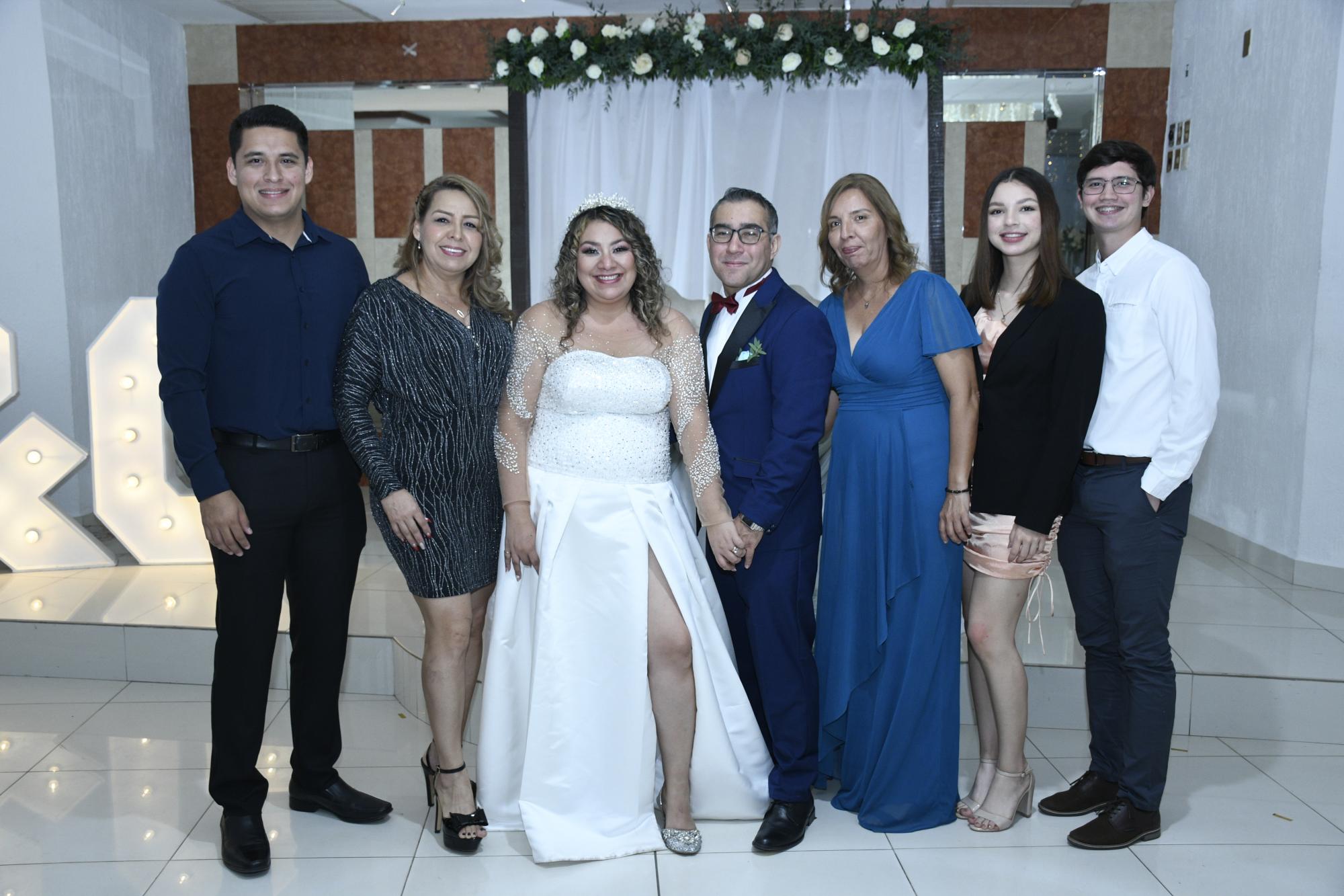 $!La familia Plata Camacho estuvo presente en este significativo evento.