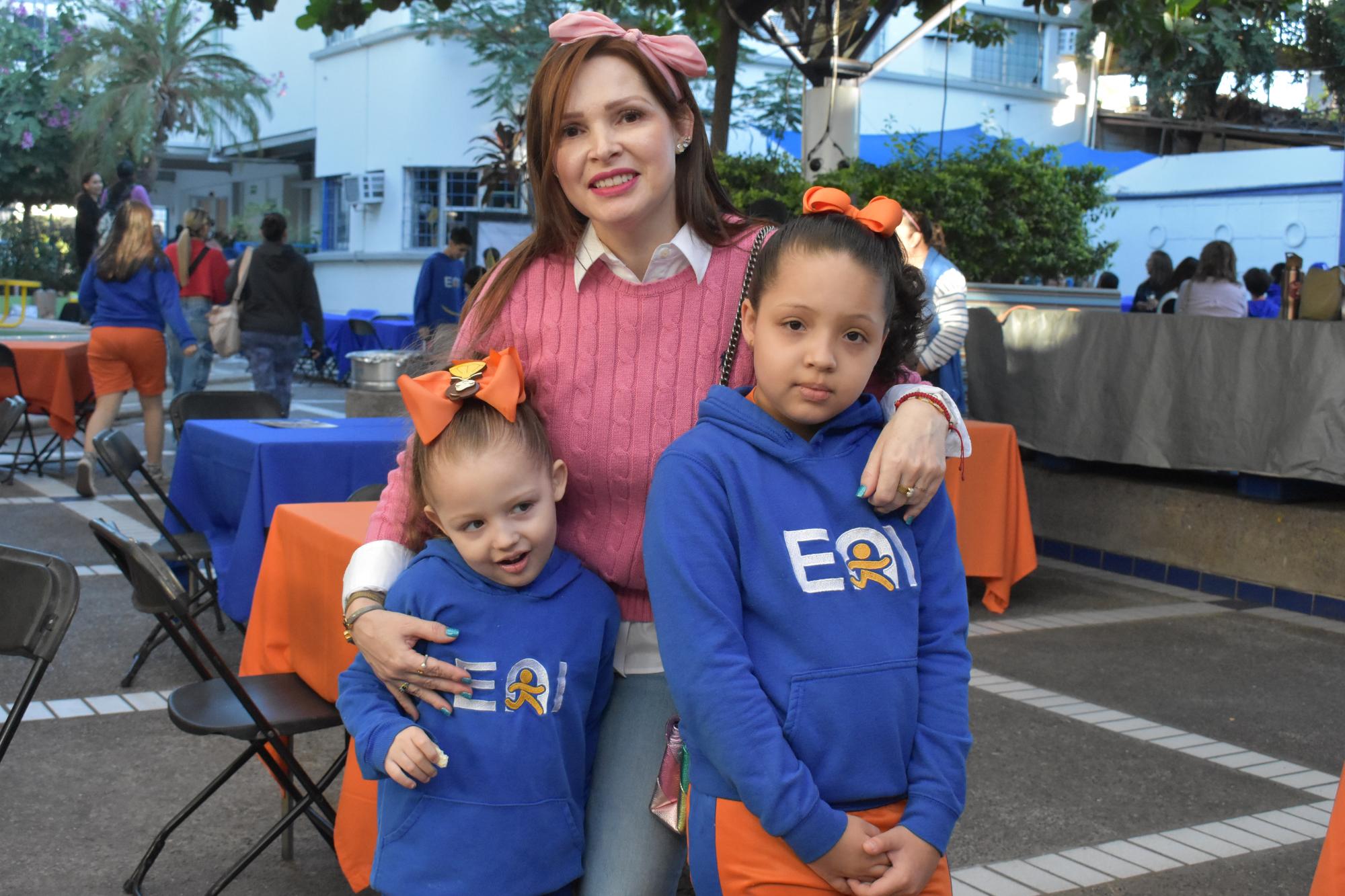 $!Alicia Ceballos con Mía y Camila Santiesteban.