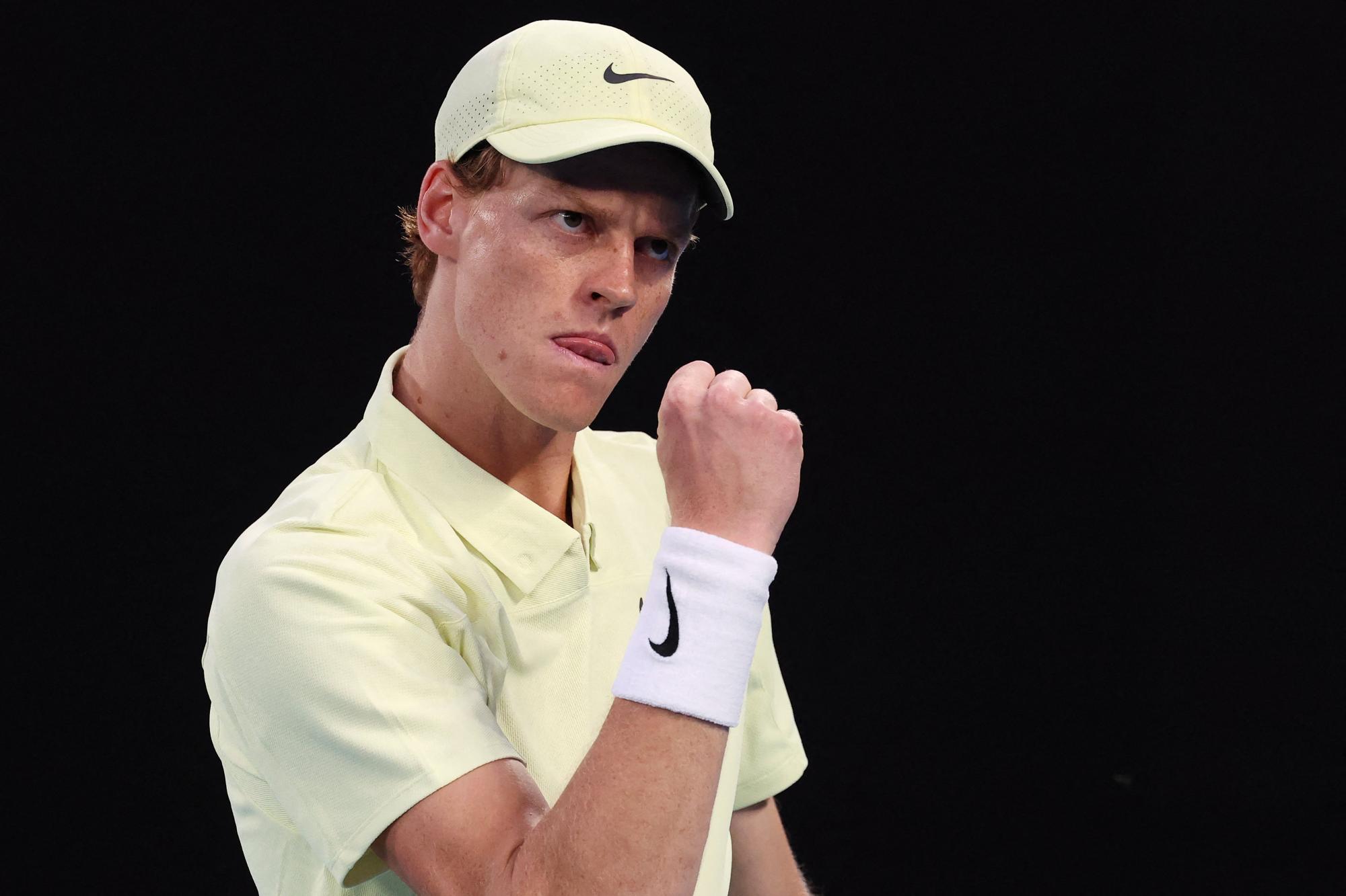 $!Sinner se permite un desliz rumbo a la tercera ronda del Abierto de Australia