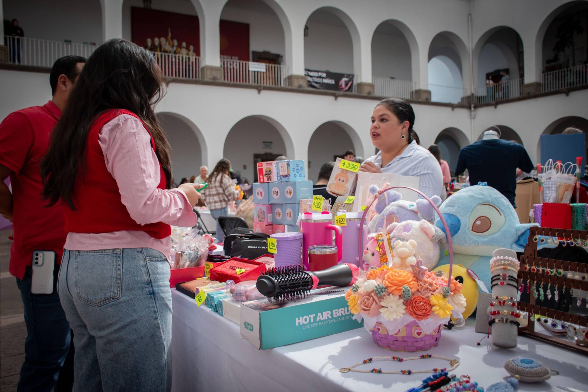 $!Reúne Ayuntamiento a emprendedoras locales en bazar ‘Con Amor por Culiacán’ este Día de San Valentín