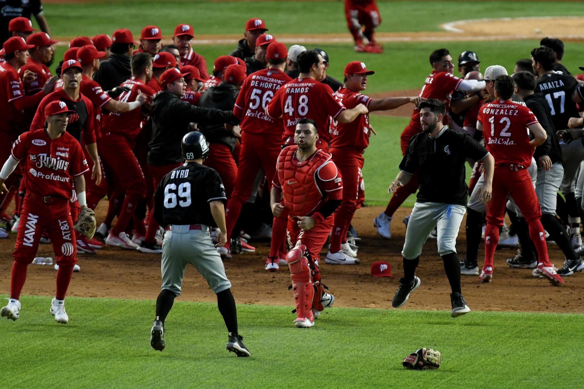 $!LMB anuncia sanciones tras bronca entre Diablos Rojos y Guerreros