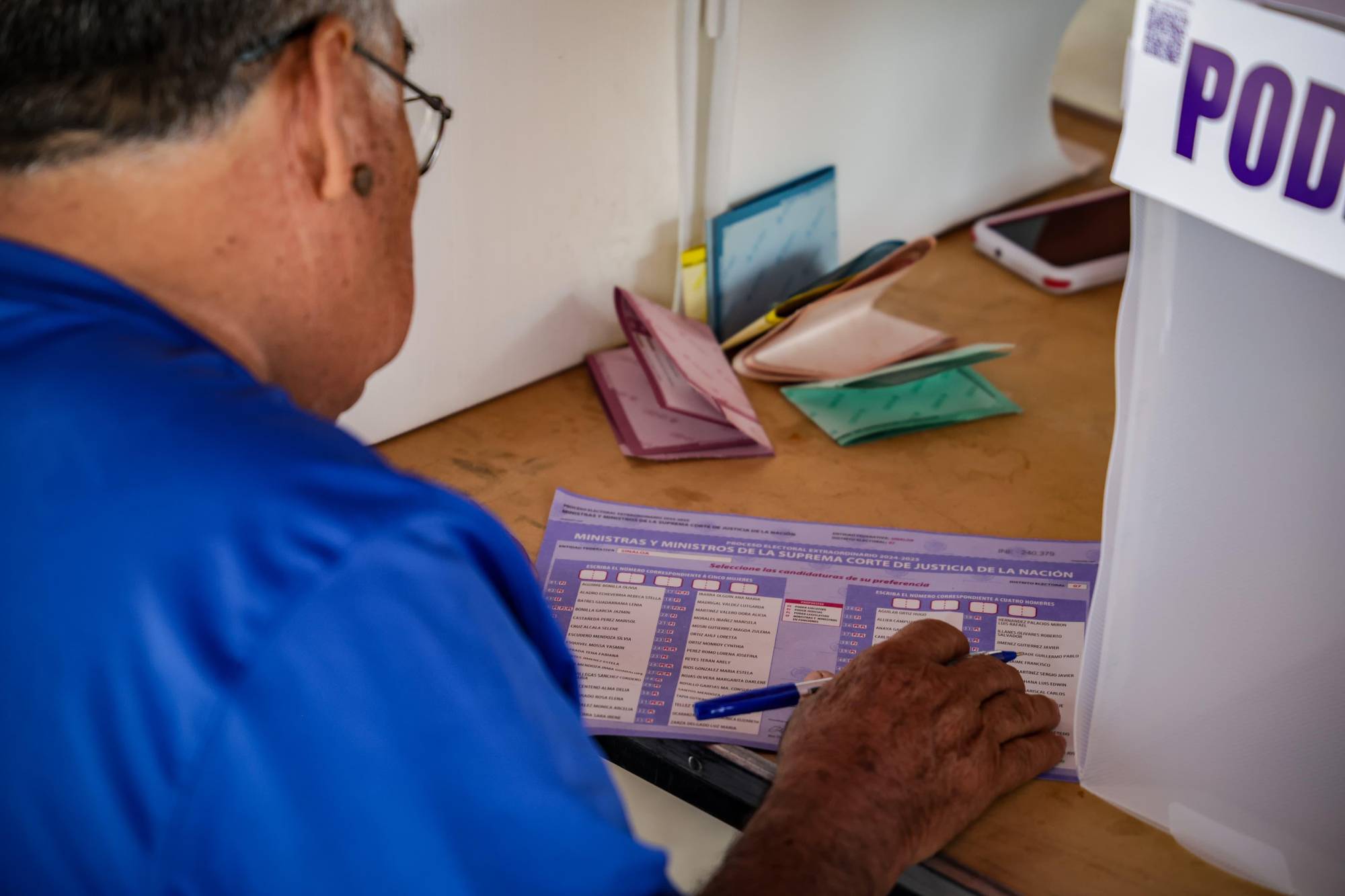 $!‘No está complicado... nomás es grabarse bien los nombres’, dicen votantes en Elección Judicial
