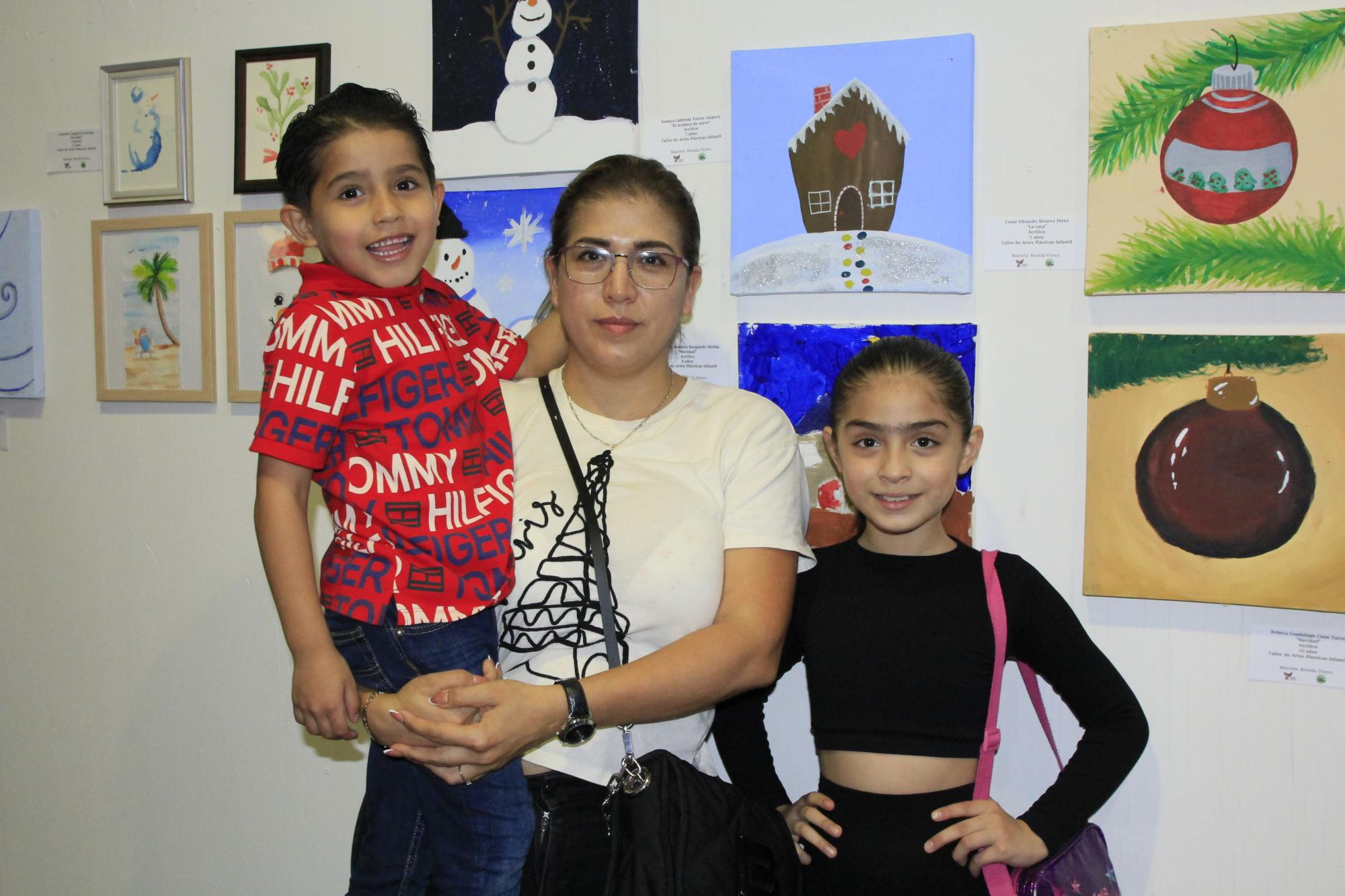 $!Itzel Pérez y los niños César Eduardo y Sofía Álvarez.