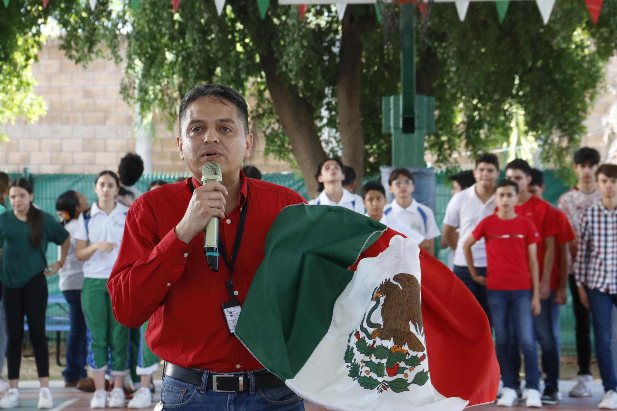 $!Xavier Maytorena, director general del Instituto Senda, dio un mensaje al alumnado.