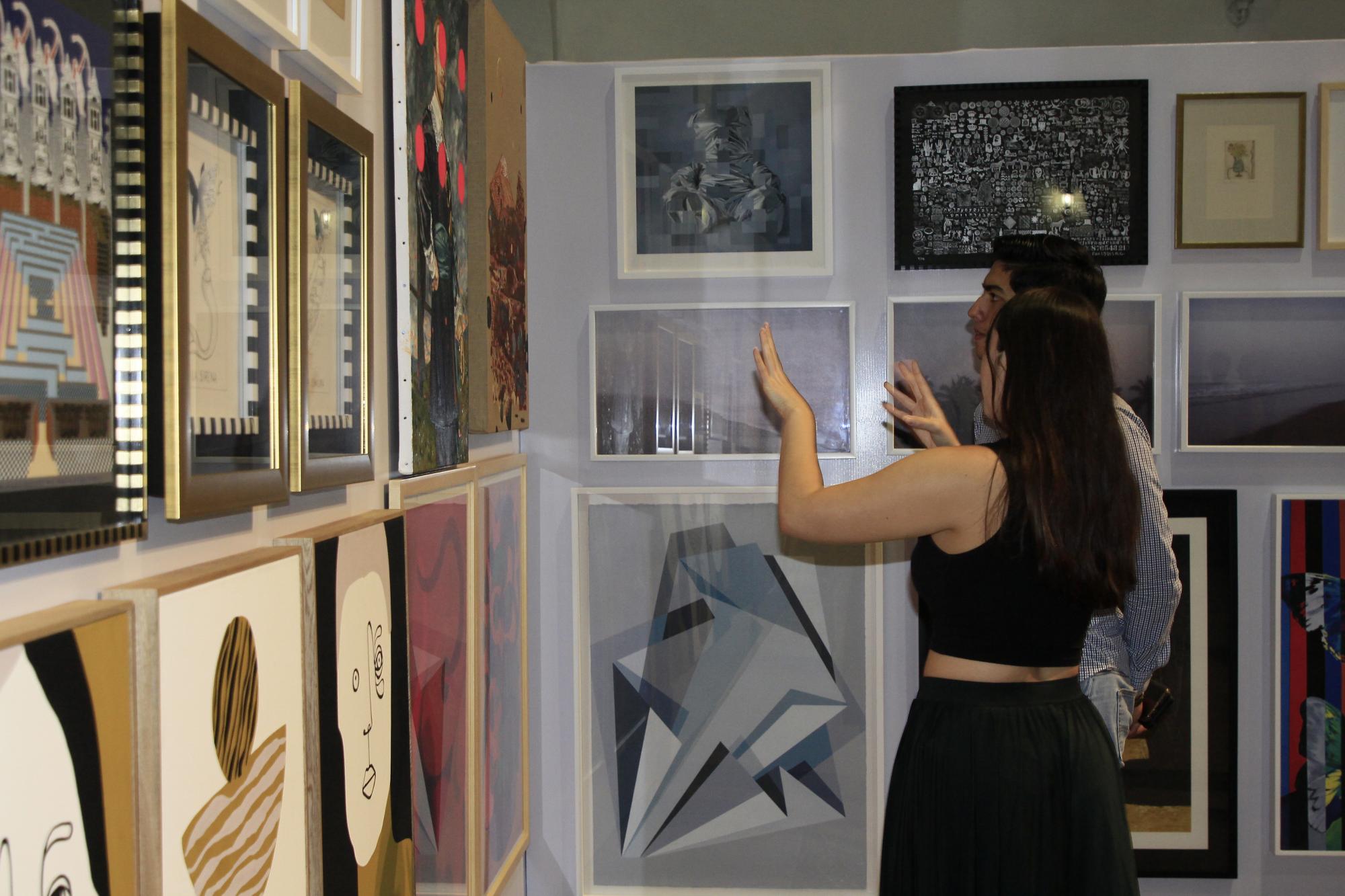 $!El público pudo hacer previamente un recorrido por la exposición.