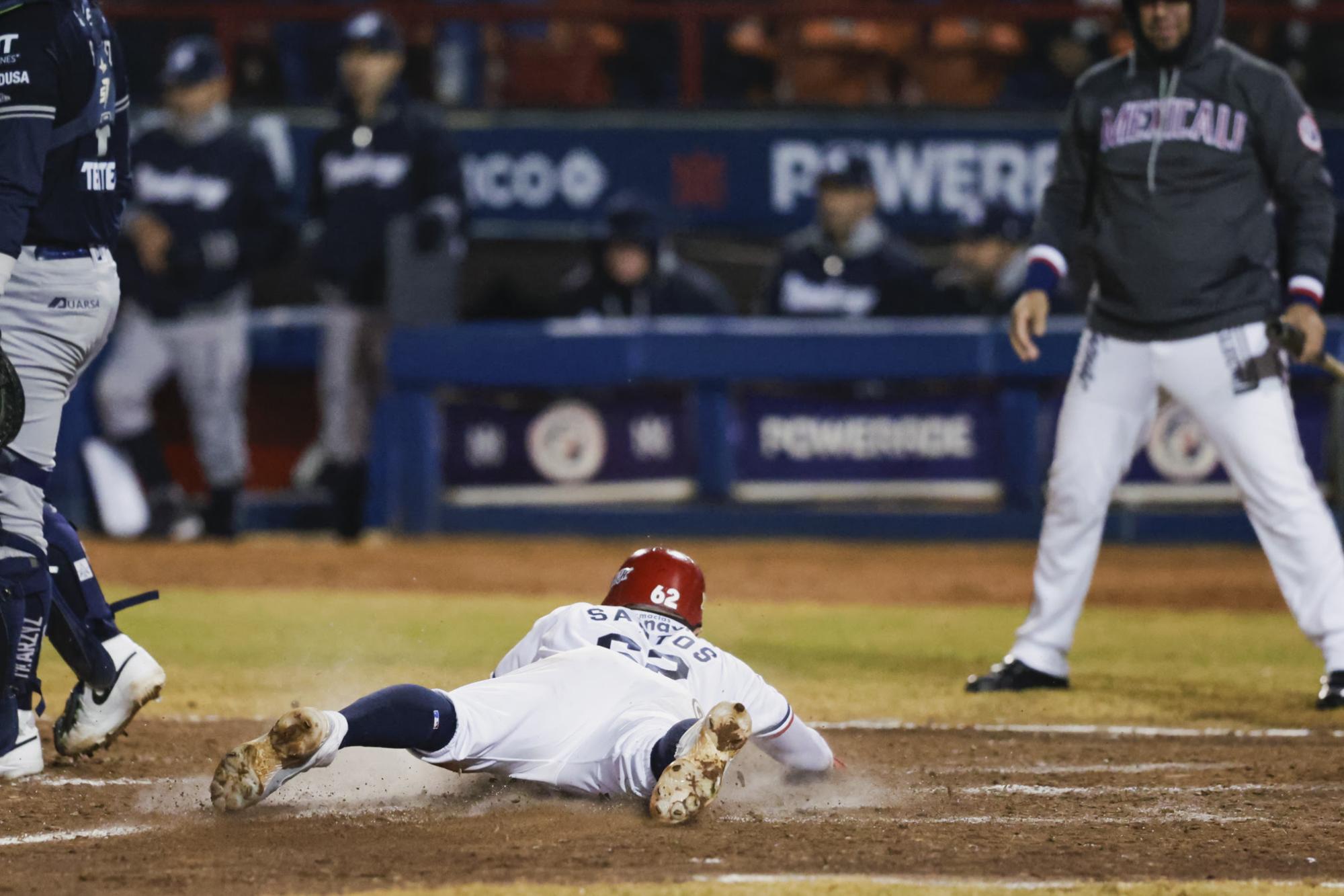 $!Mexicali barre a Monterrey con walk off de Norberto Obeso
