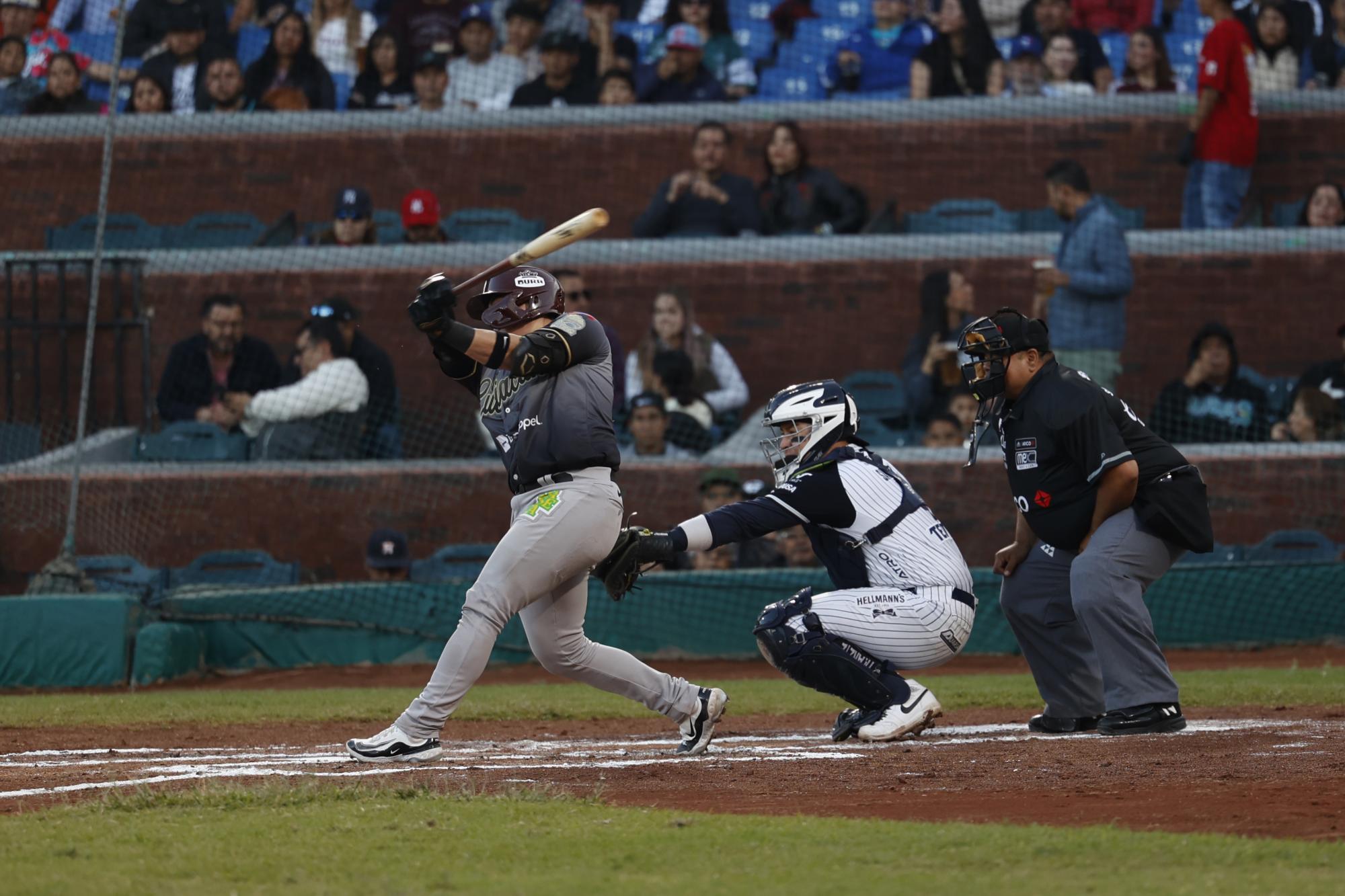 $!Tomateros de Culiacán viene de atrás para igualar serie ante Monterrey