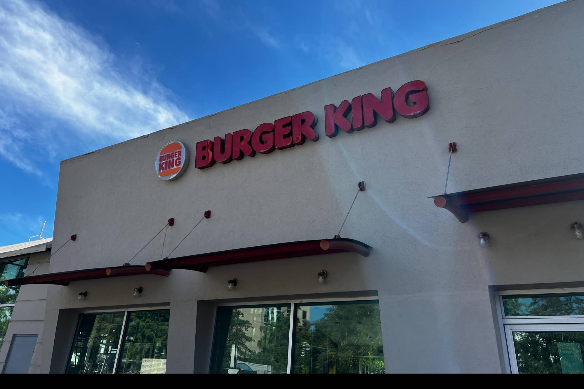 $!Uno más, sucursal de Burger King en Culiacán cierra por la inseguridad