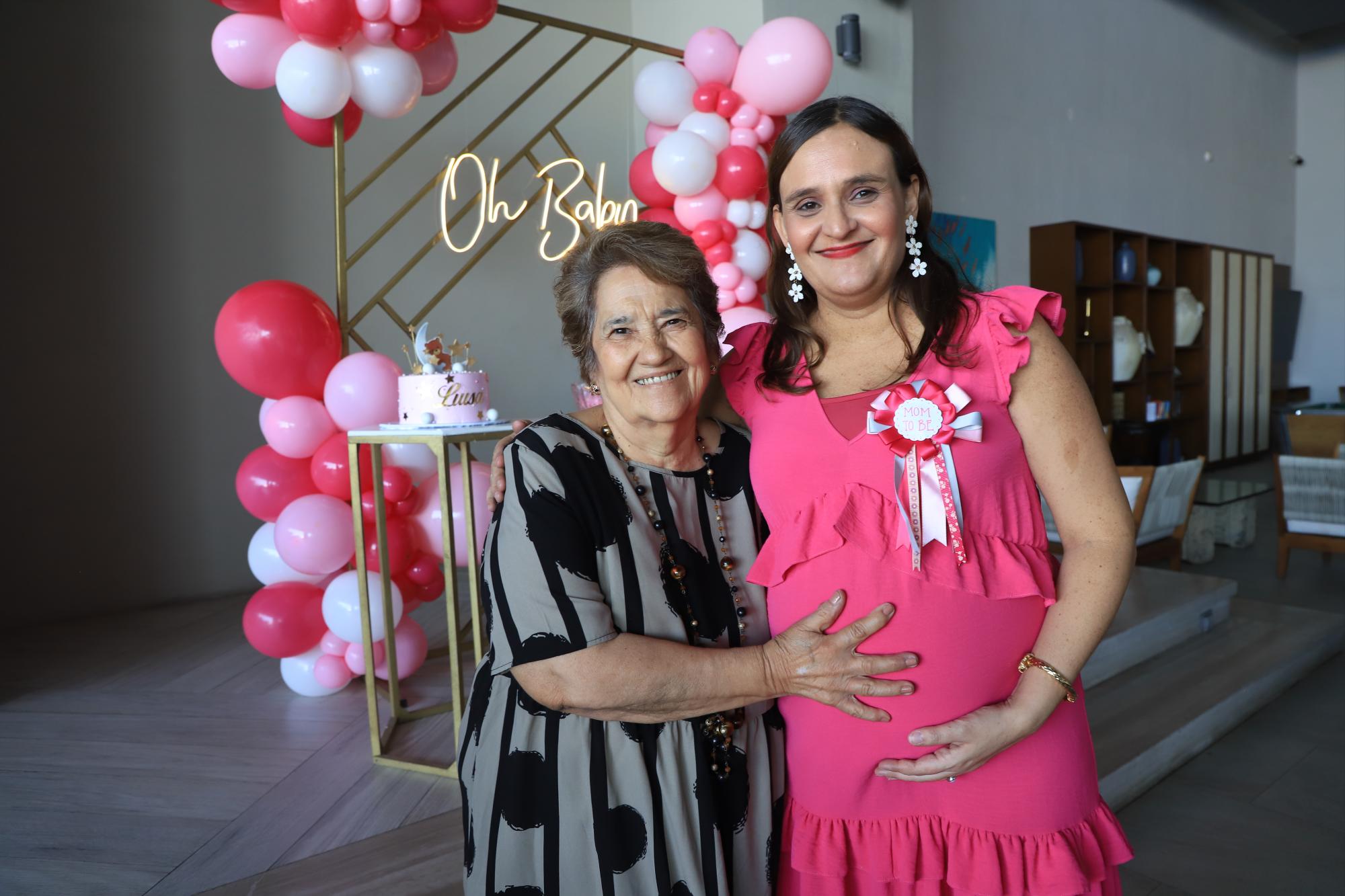 $!Artemisa Manjarrez de González en compañía de su nuera, Cecilia.