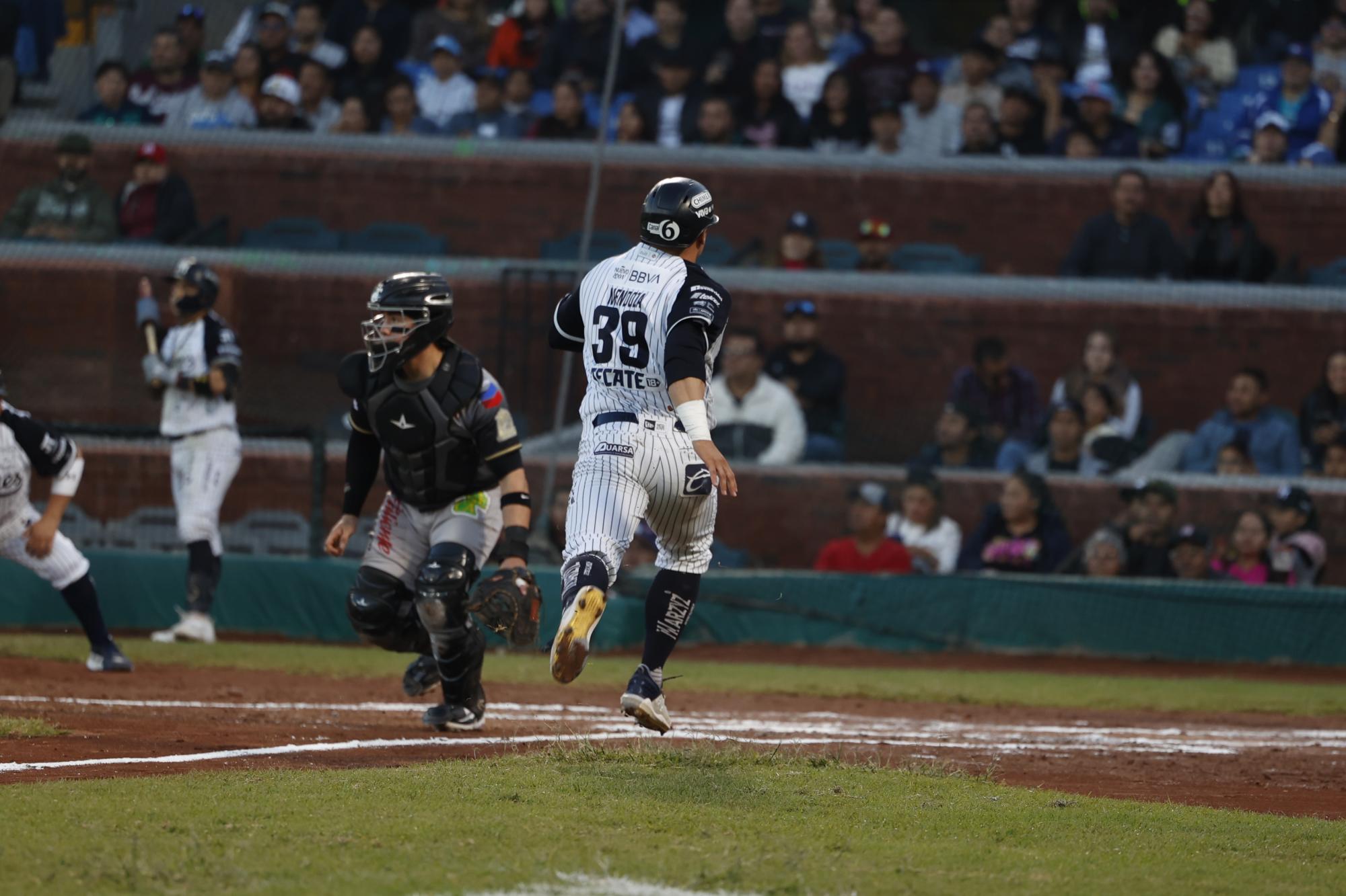 $!Tomateros de Culiacán viene de atrás para igualar serie ante Monterrey