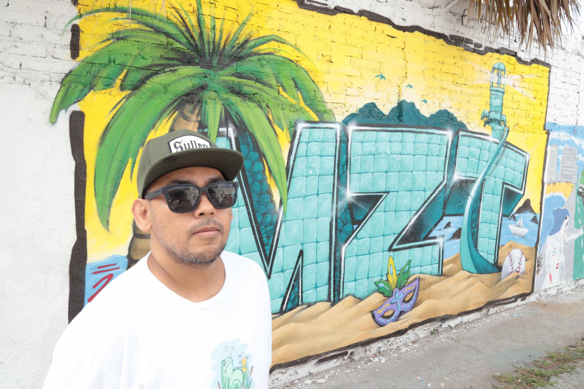 $!José Enrique Martínez y su mural Mazatlán.
