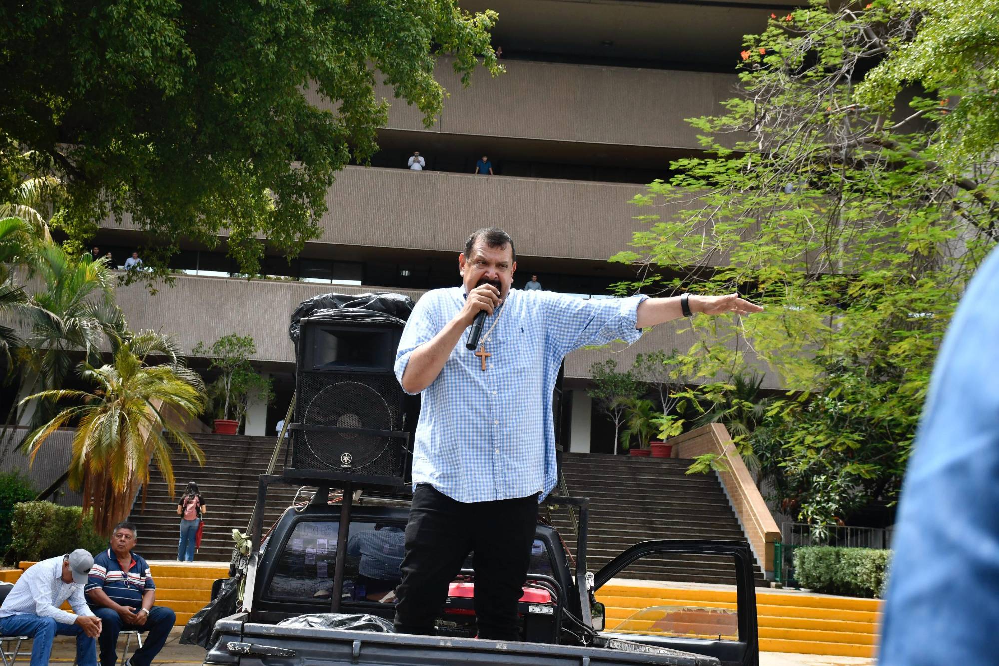 $!Productores bloquean Insurgentes, frente a Palacio de Gobierno de Sinaloa