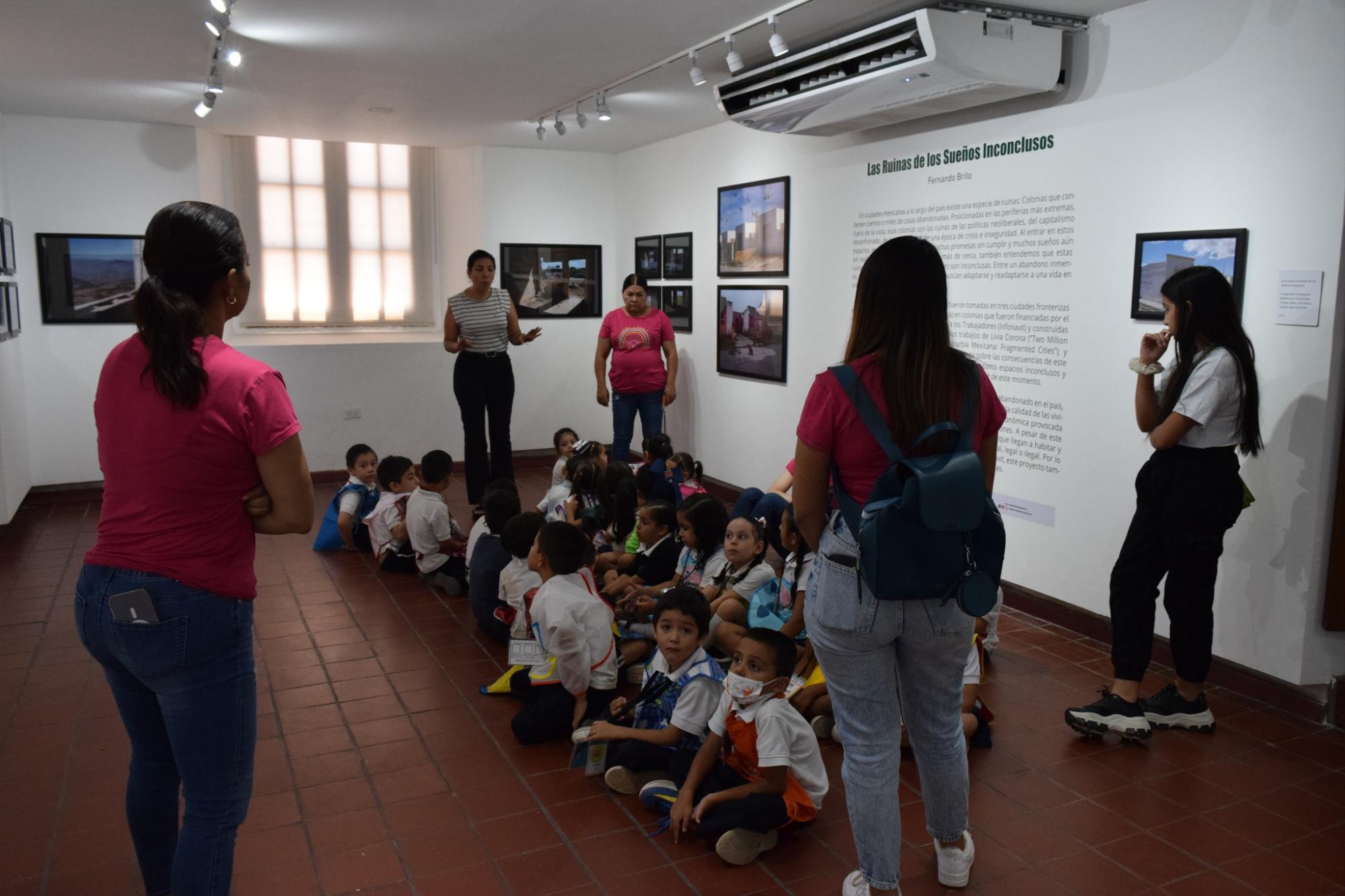 $!Durante el recorrido, que dura aproximadamente una hora, se les habla sobre la historia del edificio y de las exposiciones que tienen en exhibición.