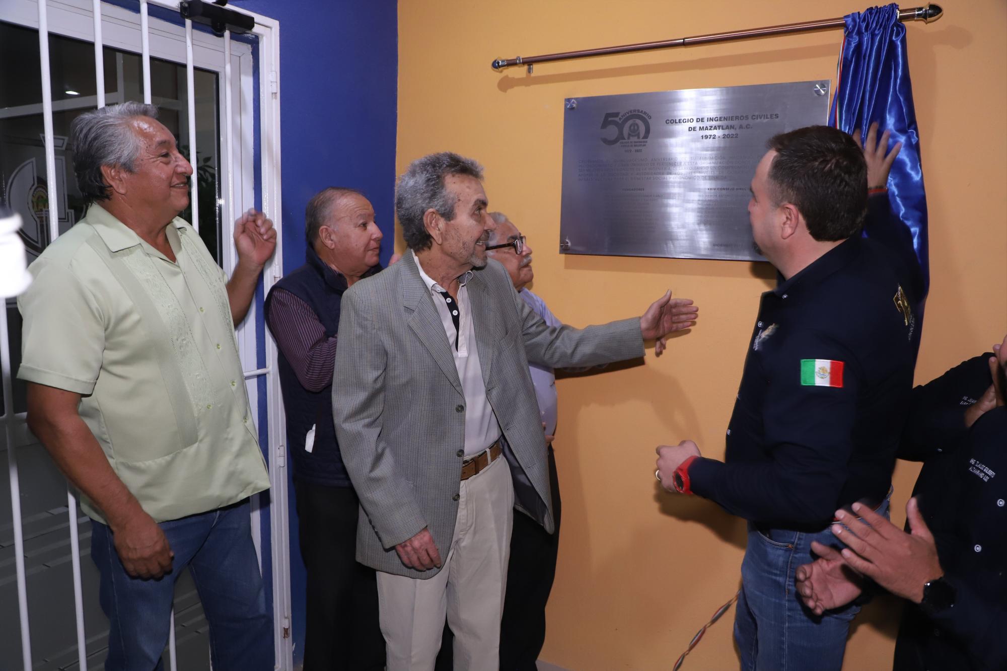 $!Develación de placa por el 50 aniversario del Colegio de Ingenieros Civiles de Mazatlán A. C.