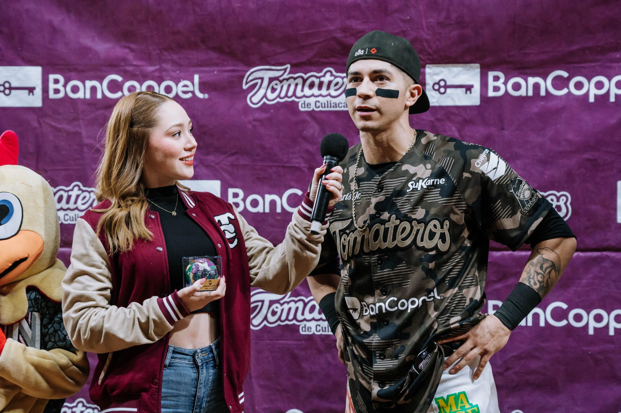 $!Tomateros asegura playoffs con noche explosiva de Andrés Álvarez