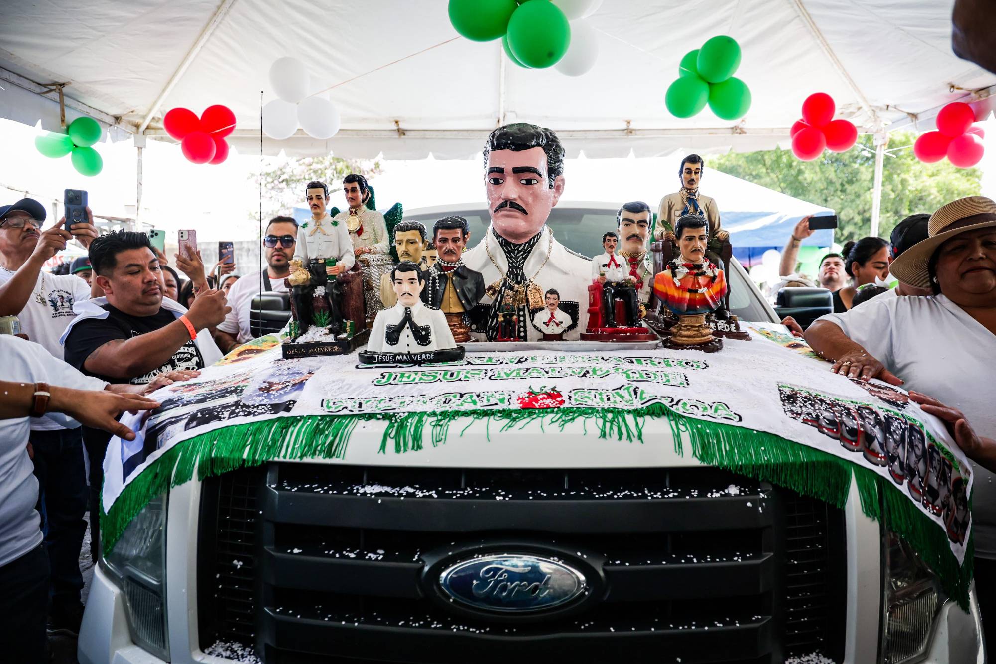 $!Menos devotos, pero mismo fervor en homenaje a Malverde en Culiacán