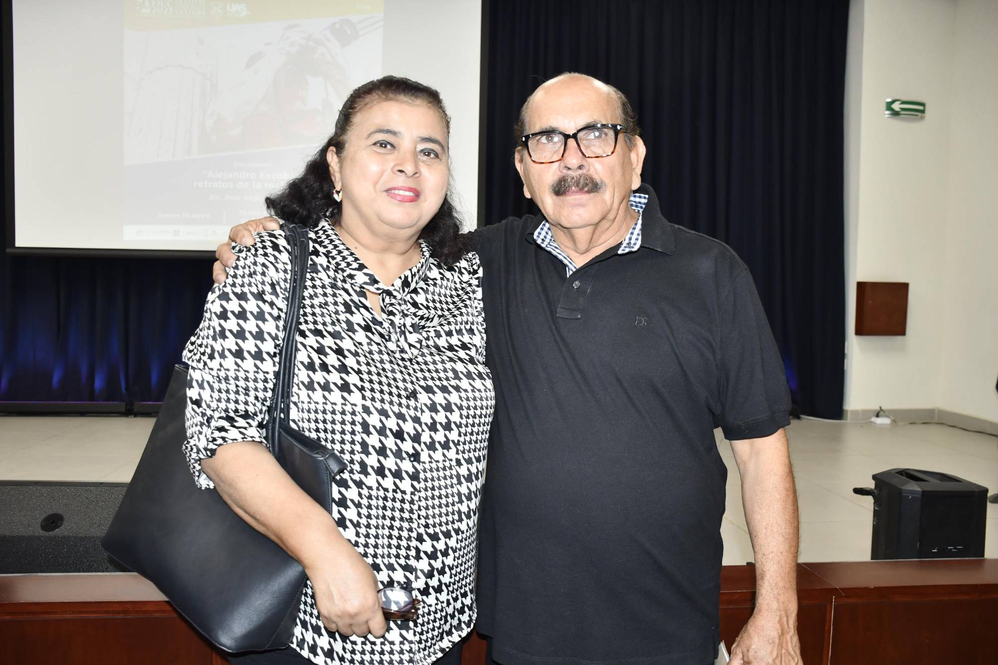$!Ángeles Moreno con el homenajeado.