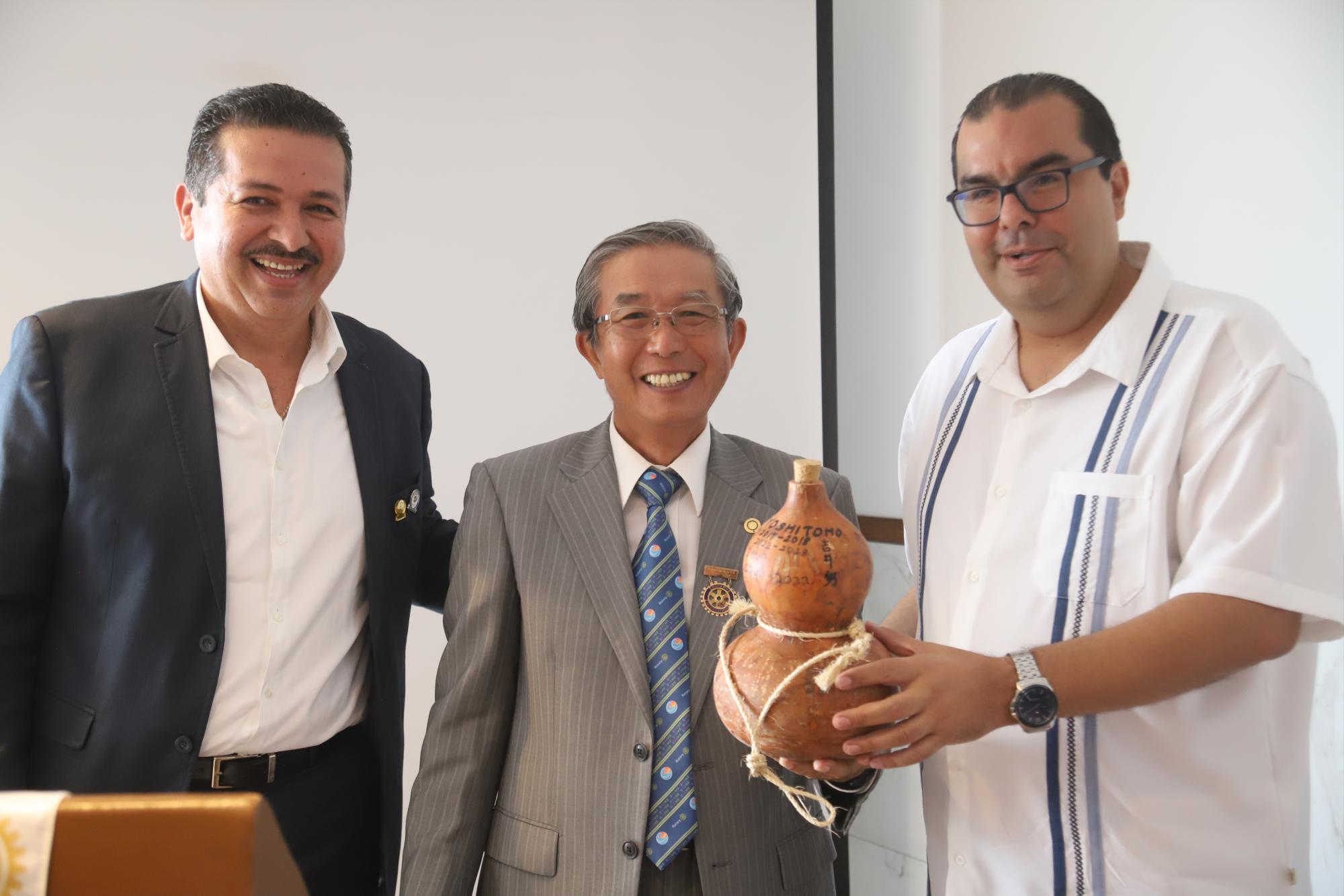 $!Óscar Tirado, Tsutomo Yoshii Yatabé y David Guevara.