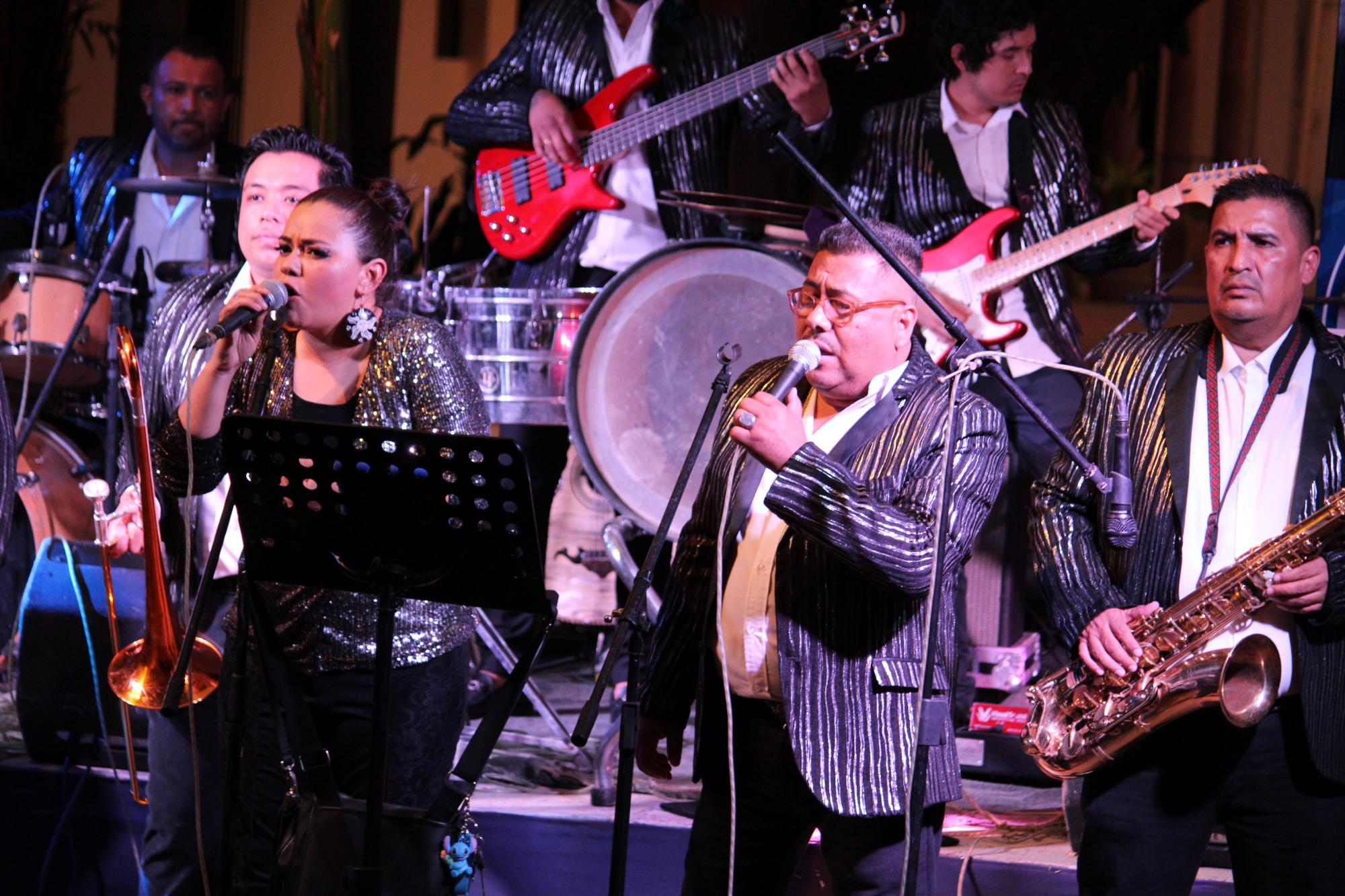 $!Movida noche se vive con la Banda Orquesta Sangre Azul