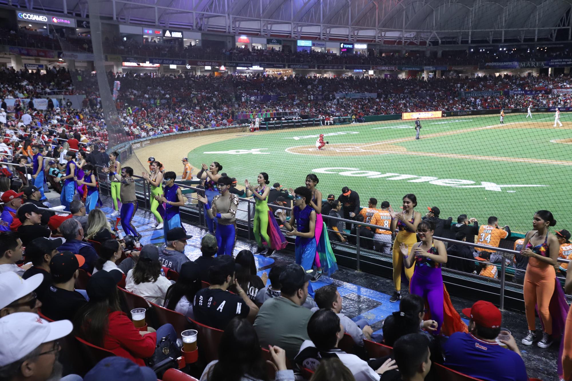 $!Gran ambiente se vivió en el estadio.