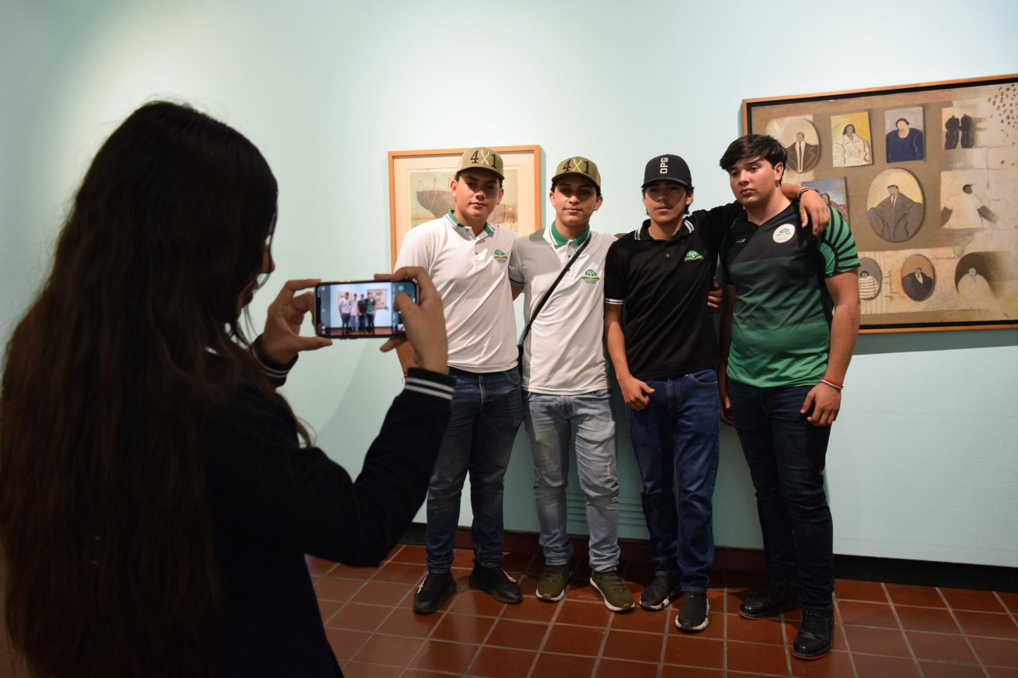 $!Se llevan la foto del recuerdo.