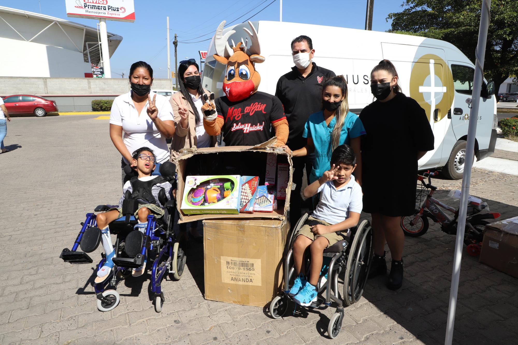 $!Venados de Mazatlán y Aeternus Funerales se convierten en Reyes Magos y brindan alegría