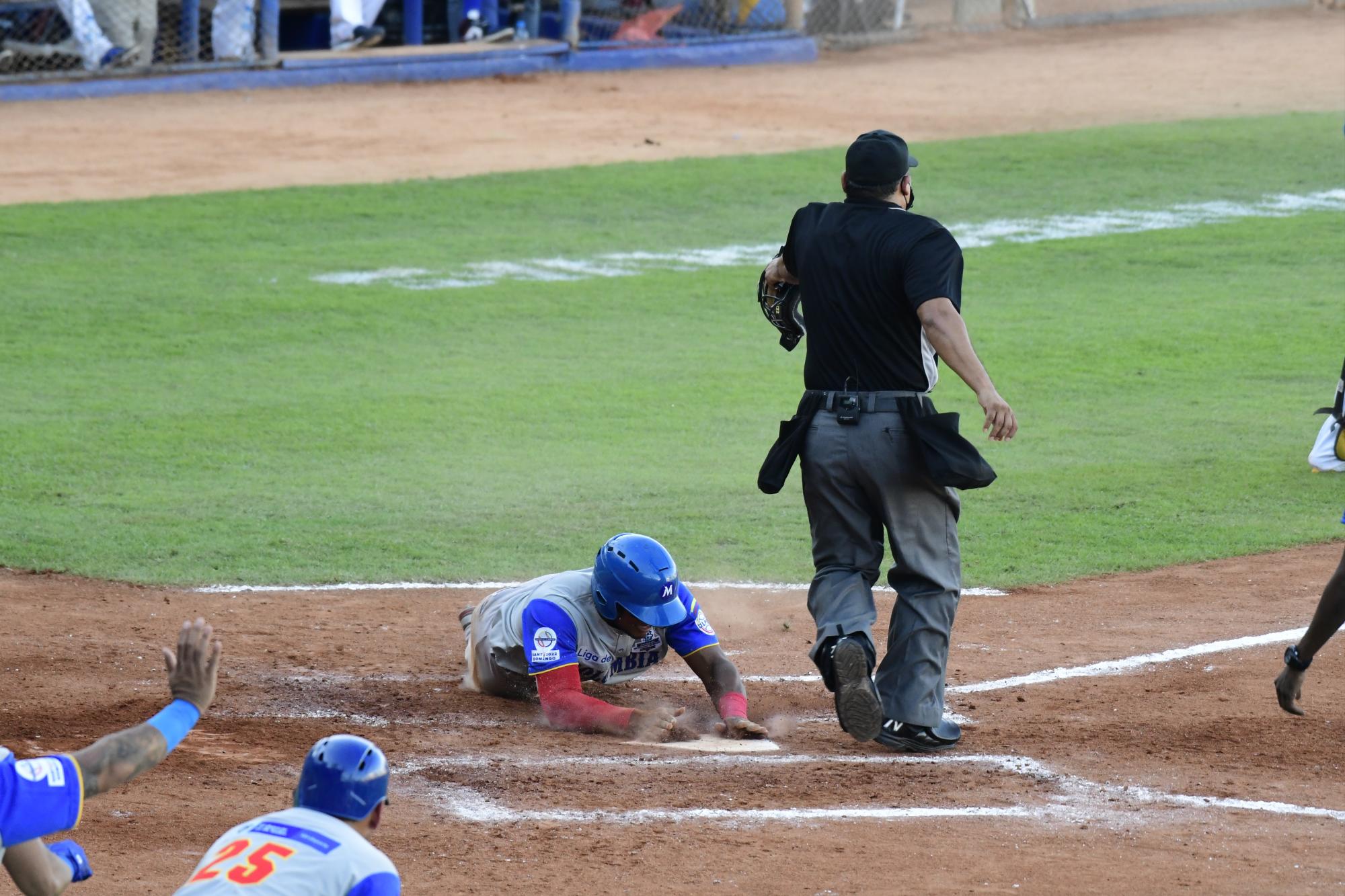 $!Caimanes de Colombia hunde a Navegantes de Venezuela en la Serie del Caribe