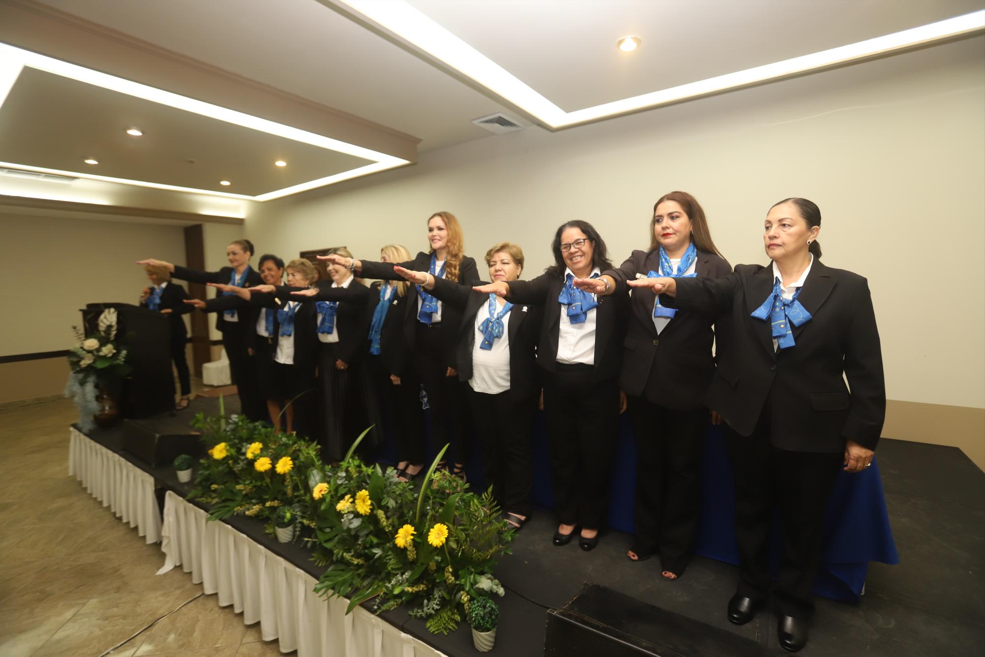 $!La nueva mesa directiva al momento de rendir protesta.