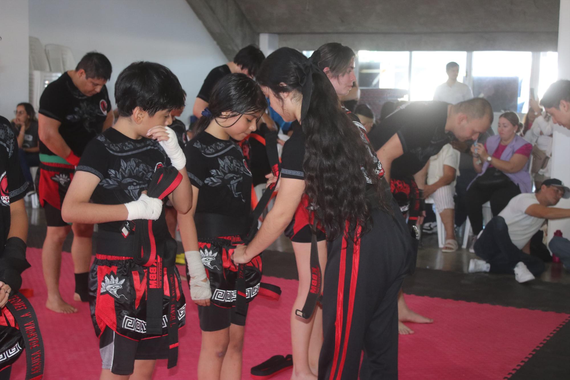 $!Se gradúan 25 alumnos de la Academia Black Belt