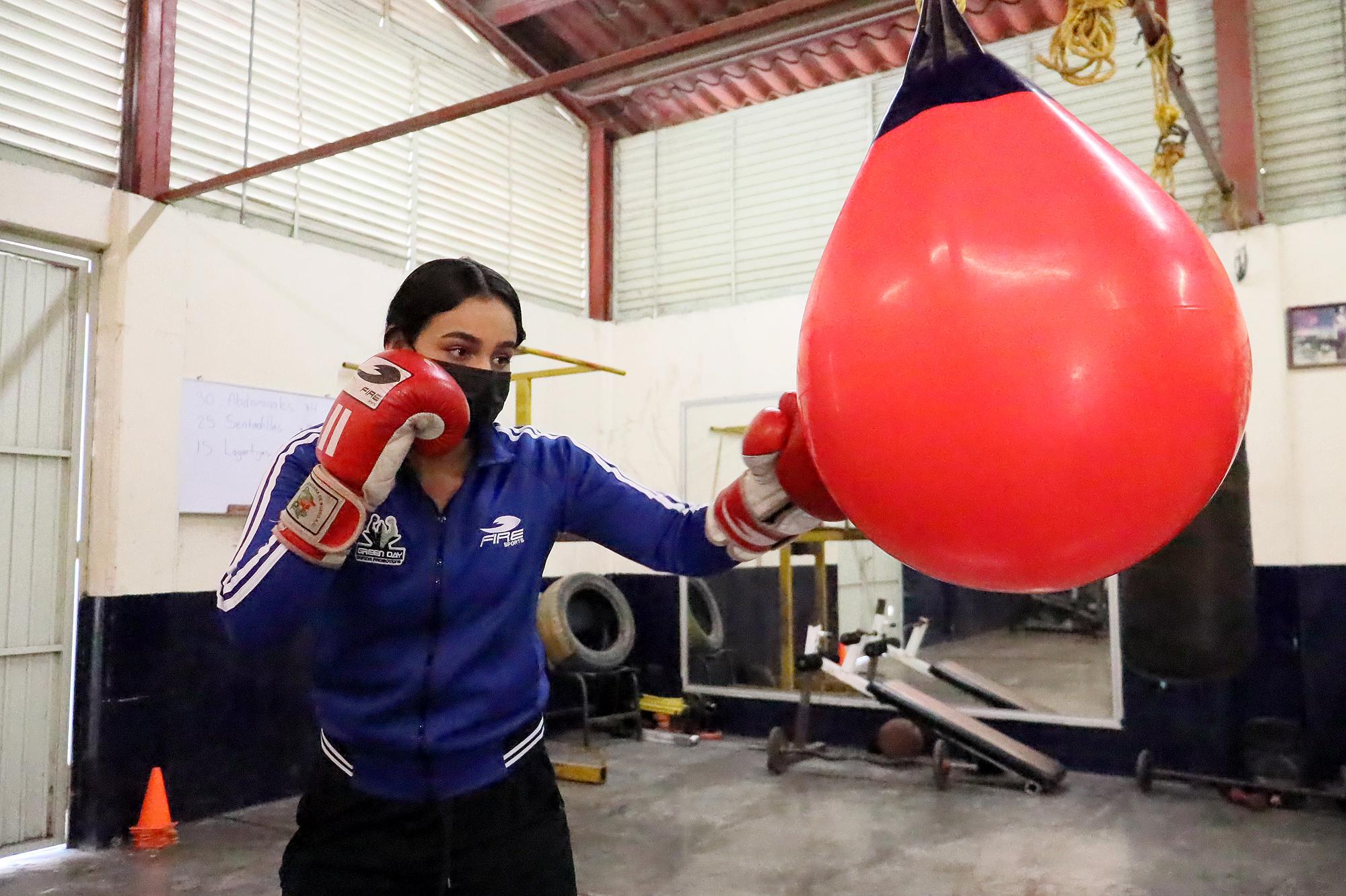 $!La universitaria Melissa Esquivel disputará en Australia el título Mundial Supergallo de la FIB