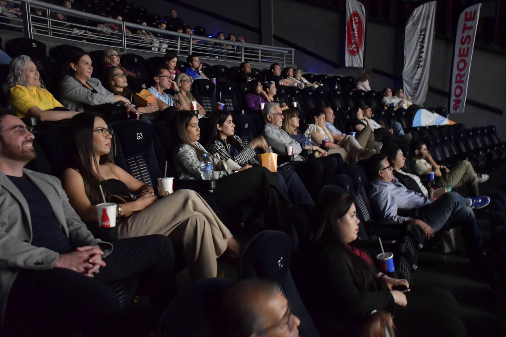 $!A la presentación del documental acudieron familiares, amigos y proveedores de ambos chefs.