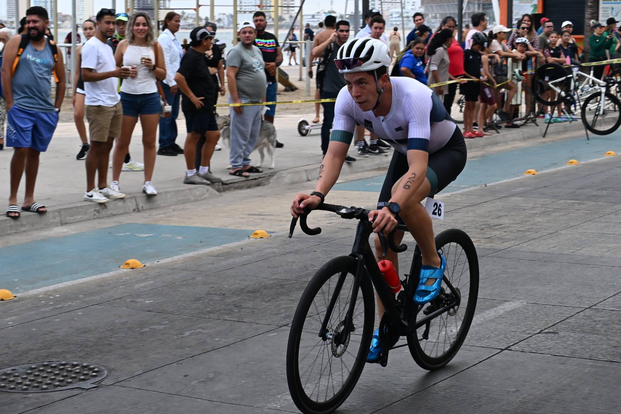 $!José Luis Zazueta y Antonella Guzmán triunfan en el Triatlón Trimaz 2025