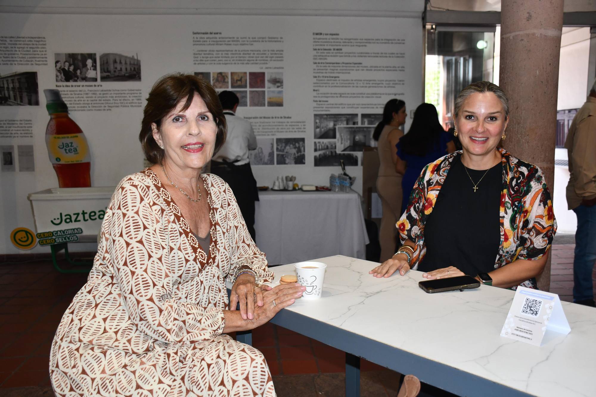 $!María Armida de Bazúa e Isis Bazúa.