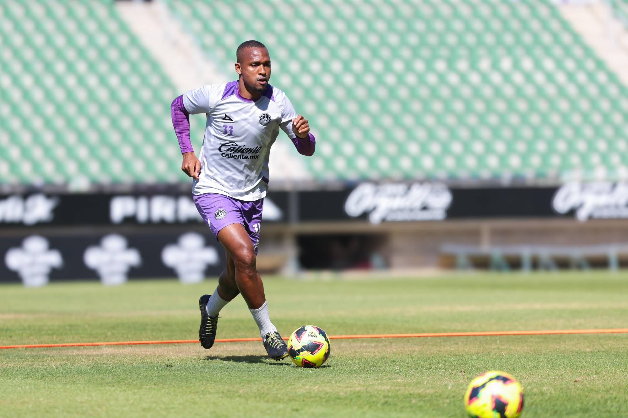 $!Mazatlán FC y Chivas se enfrentan en El Encanto en un duelo crucial por el Play-In