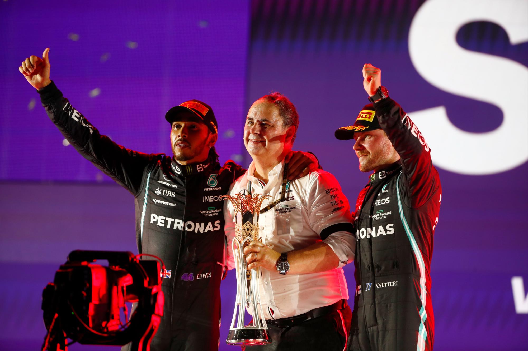 $!Lewis Hamilton gana el GP de Arabia Saudita y consigue igualar a Verstappen; Checo abandona