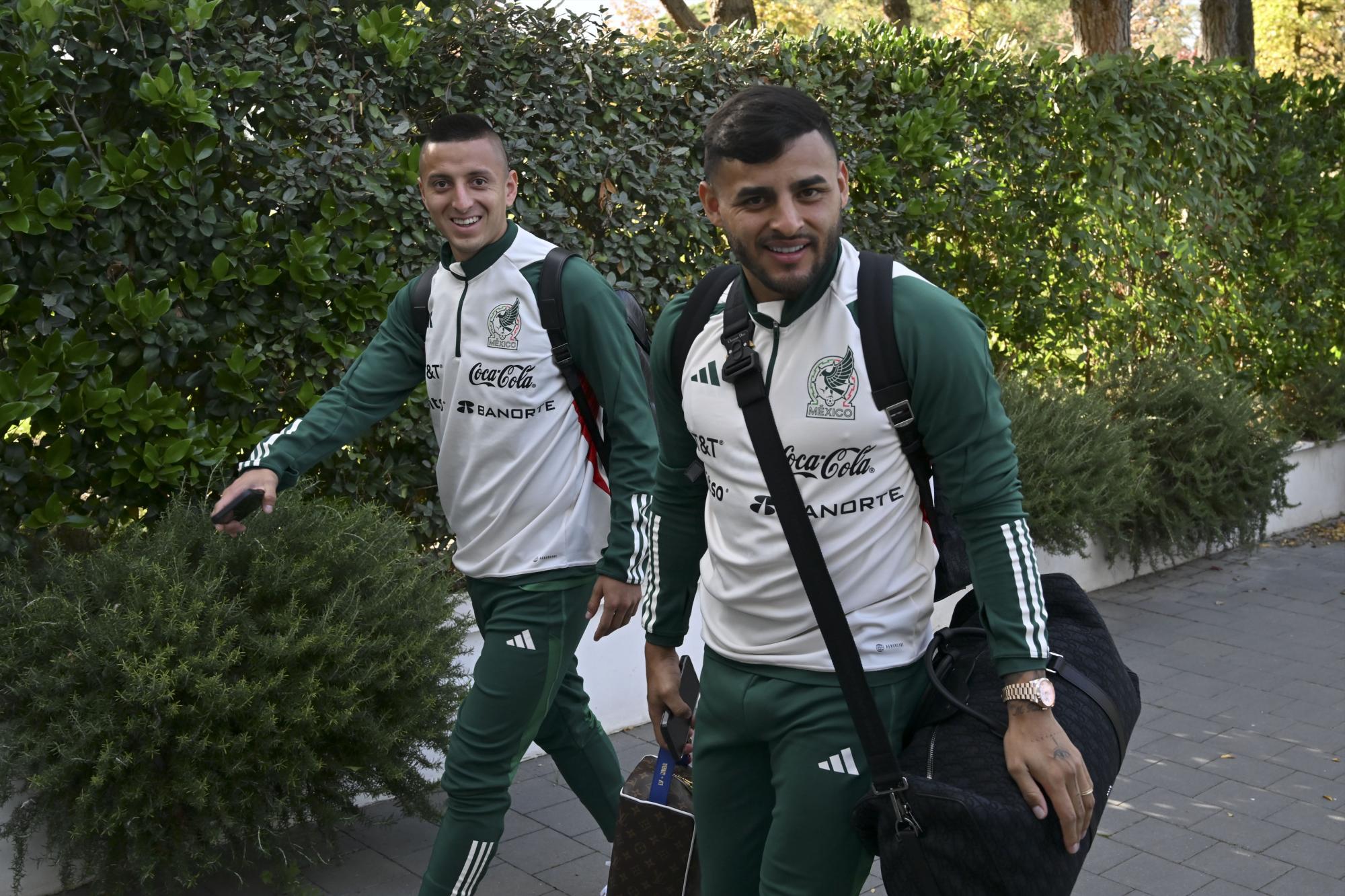 $!Filtran presunta lista de convocados por México para Qatar 2022; sinaloense Angulo quedaría fuera