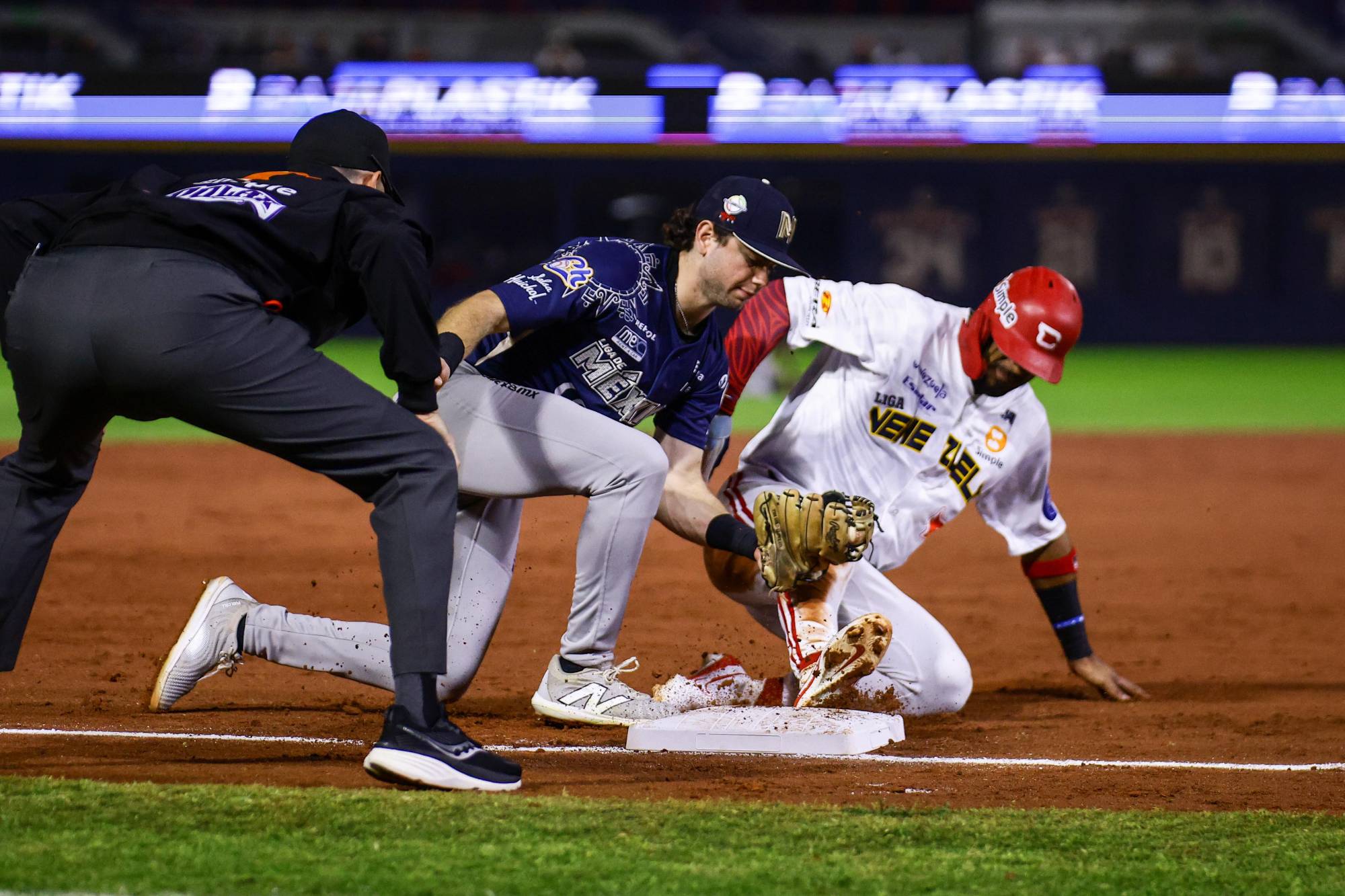 $!México capitaliza errores de Venezuela y se mantiene invicto en la Serie del Caribe