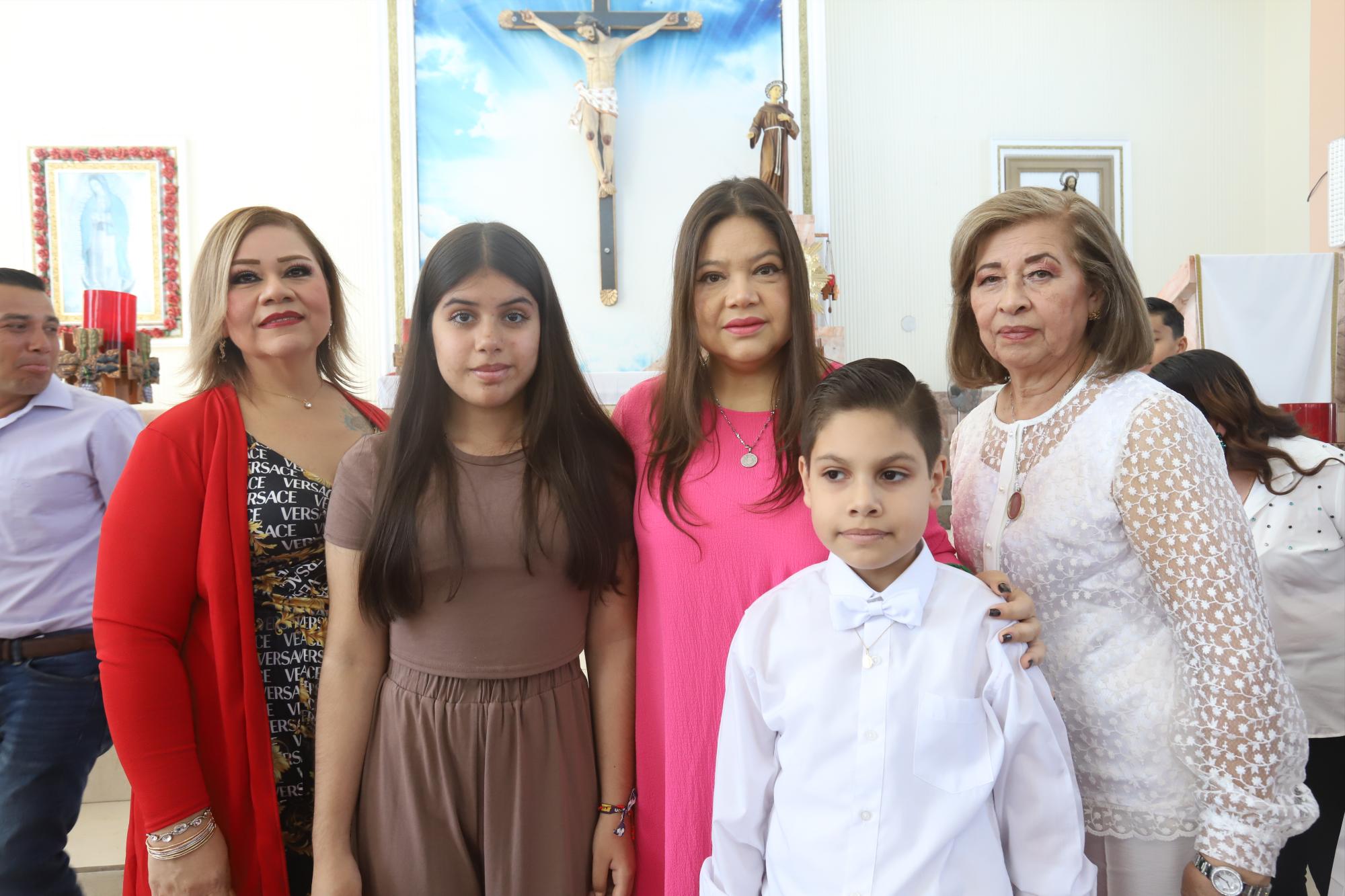 $!Alan Elías García junto a Marleni Aguilar, Mónica García, Conchita Aguilar y María Concepción Salazar.