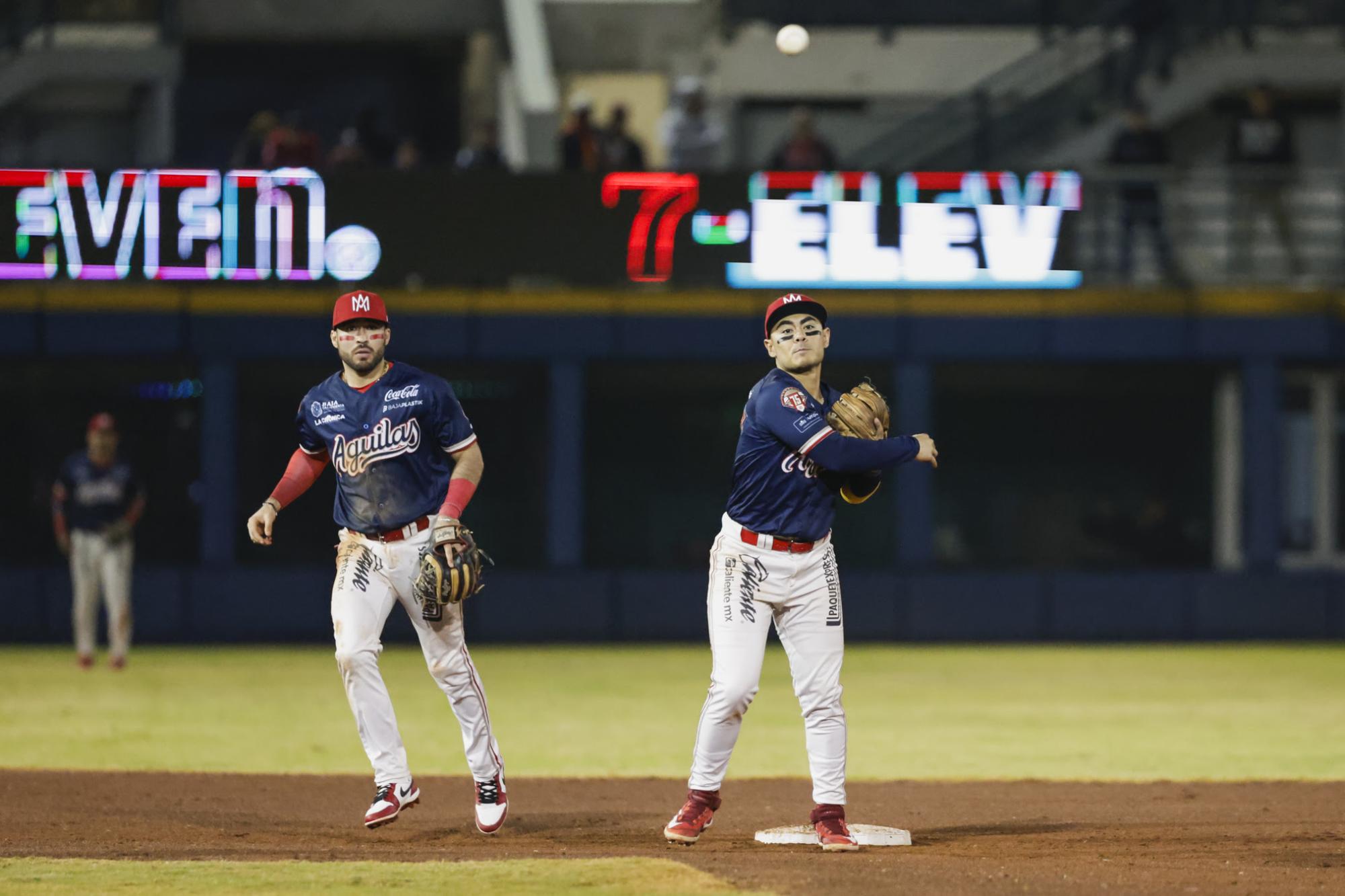 $!Los Águilas vuelan alto ante Guasave con fuerte ofensiva
