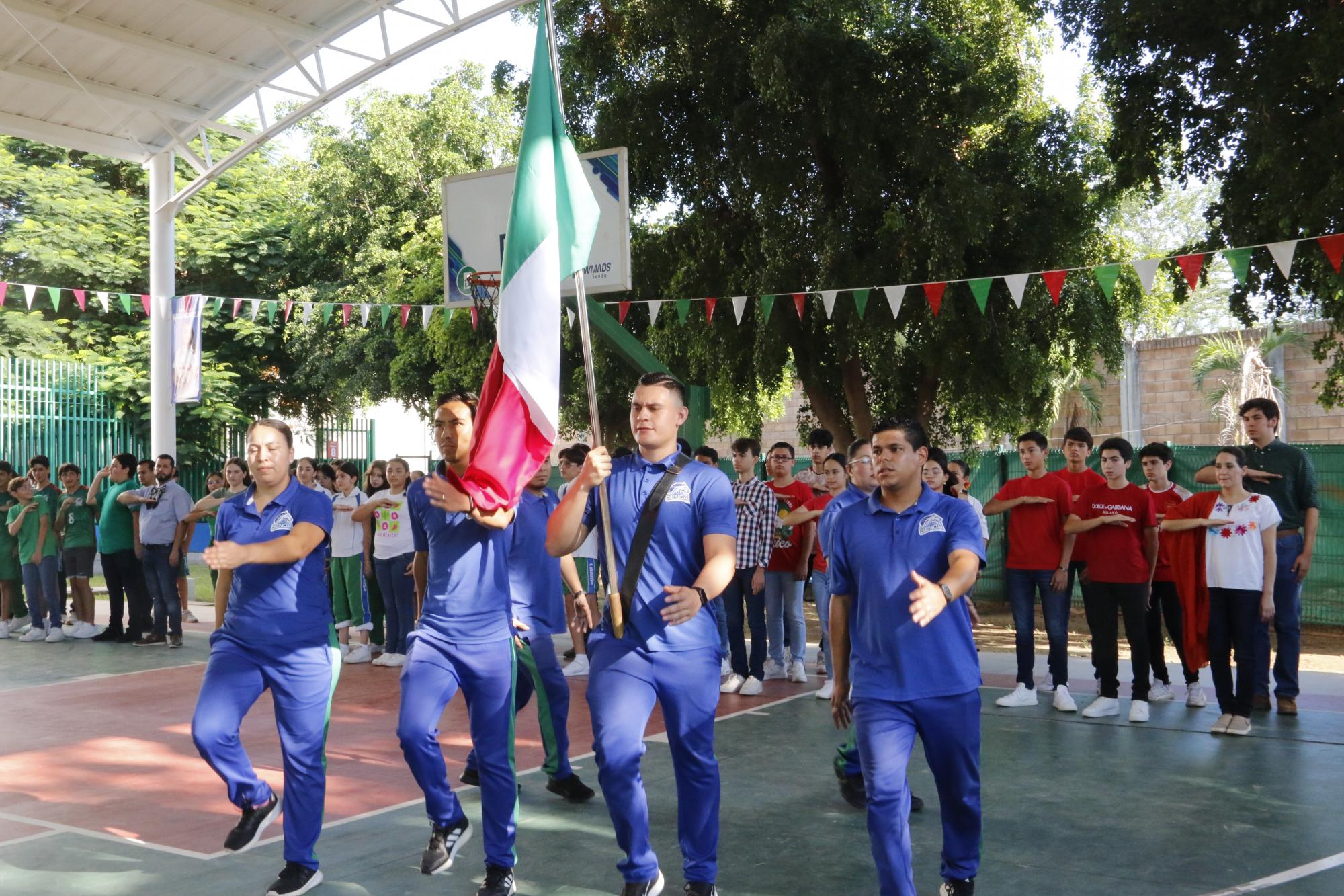 $!Antes, se rindió homenaje a la bandera.