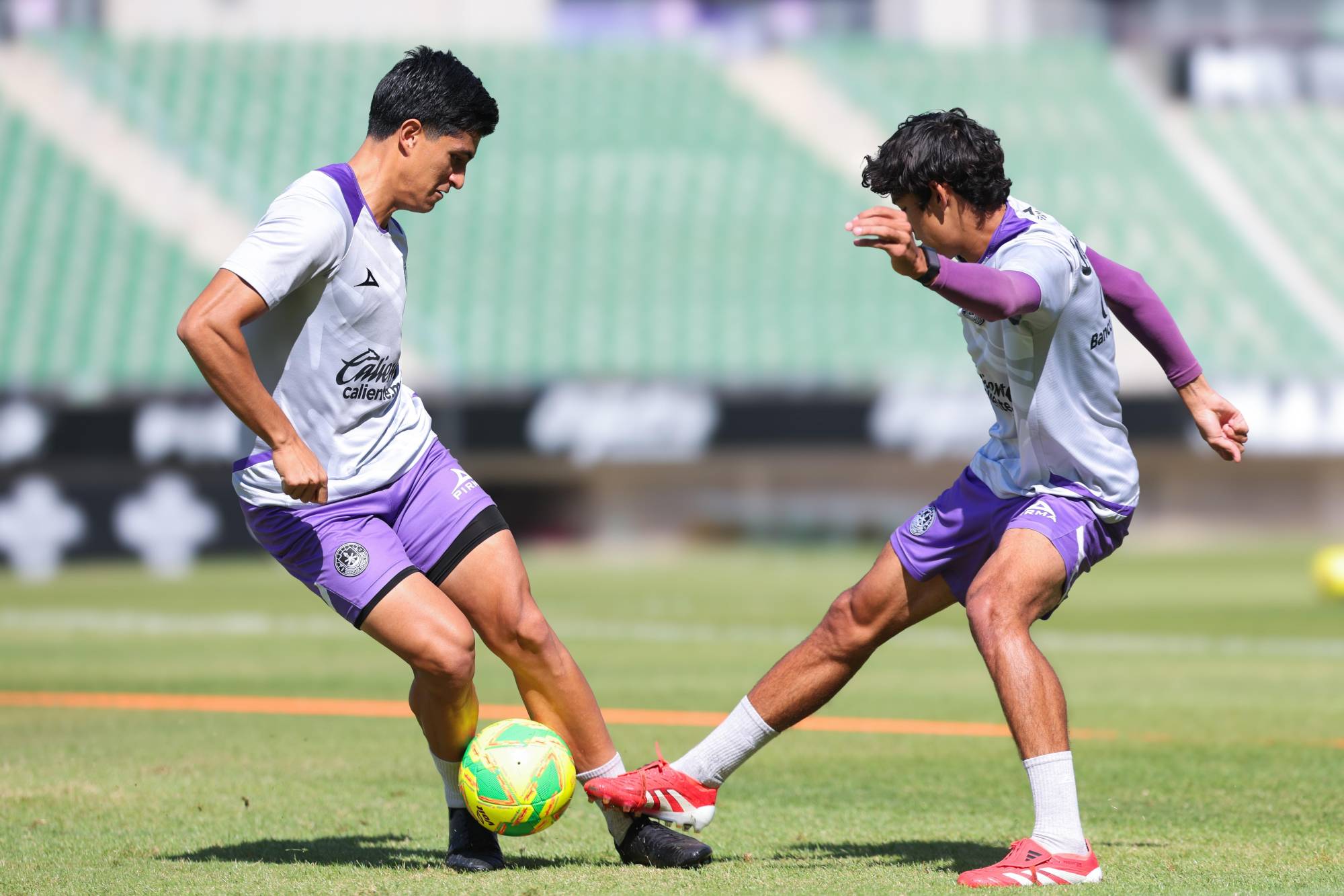 $!Mazatlán FC y Chivas se enfrentan en El Encanto en un duelo crucial por el Play-In