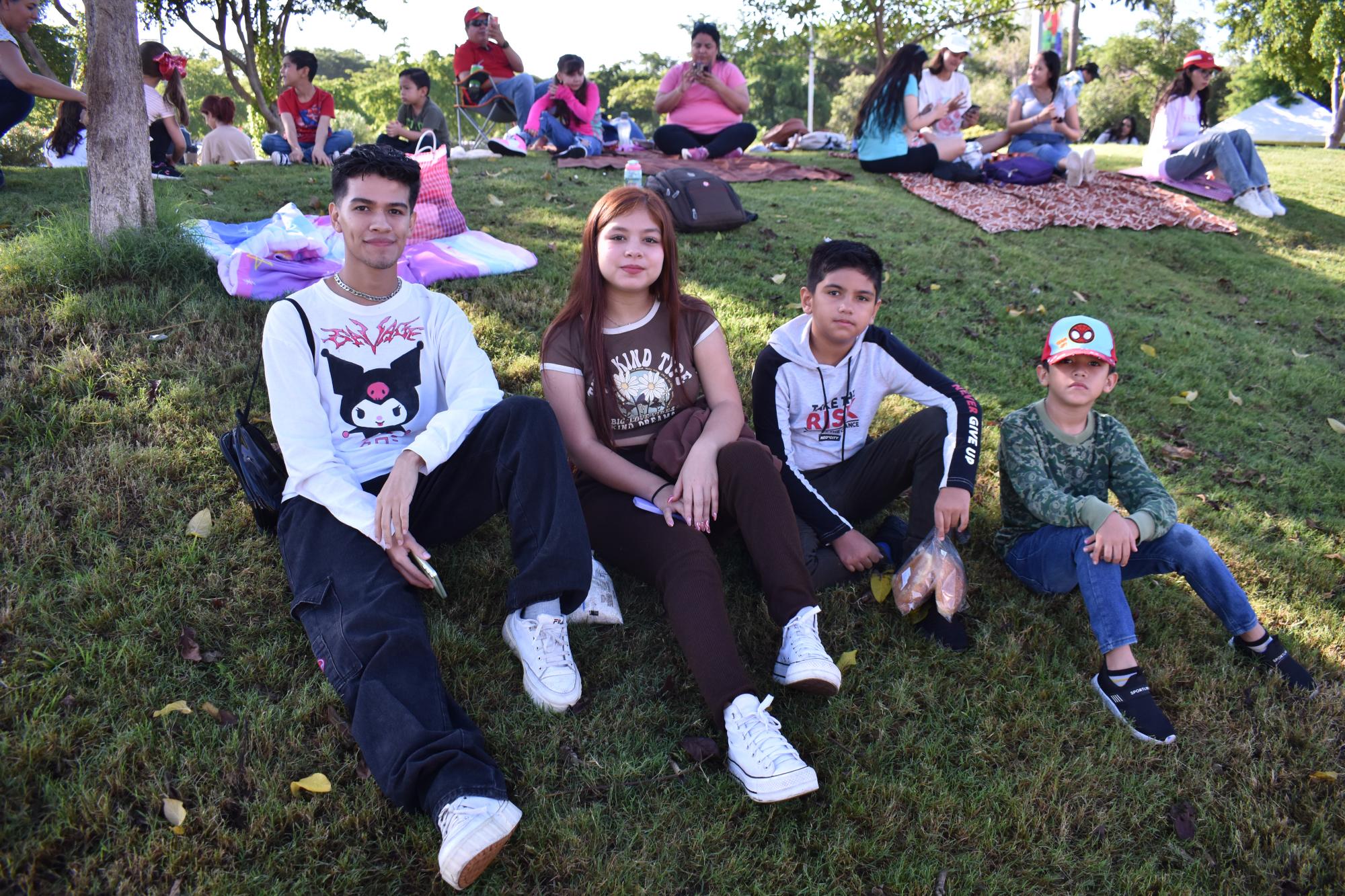 $!Gabriel Cervantes, Estefany Cervantes y los niños Alejandro Beltrán y Santiago Parra.