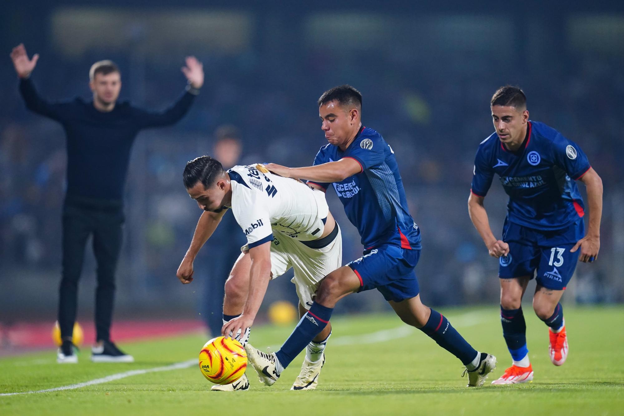 $!Pumas y Cruz Azul quedan a deber y empatan sin goles en el Olímpico Universitario