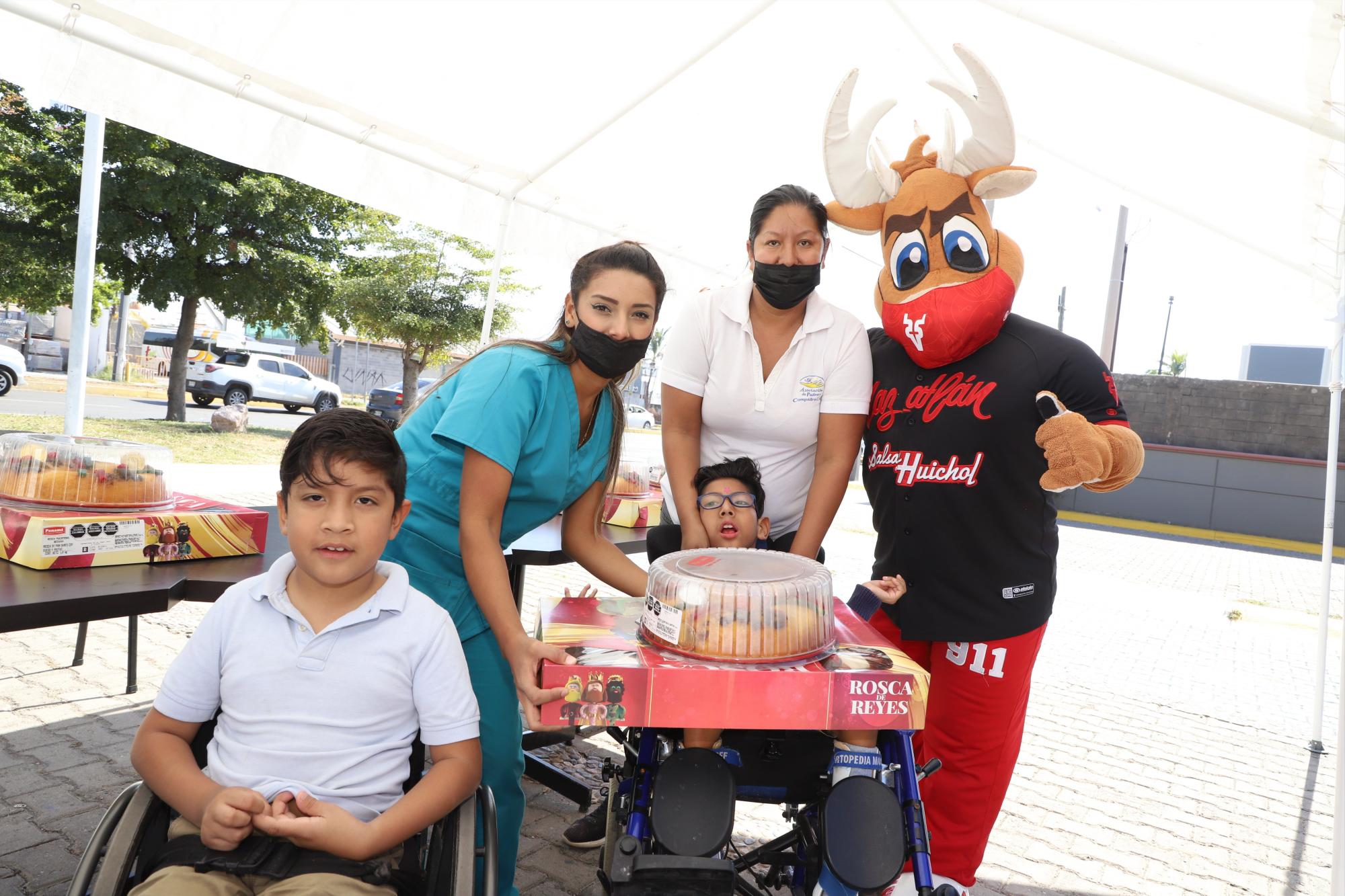 $!Venados de Mazatlán y Aeternus Funerales se convierten en Reyes Magos y brindan alegría