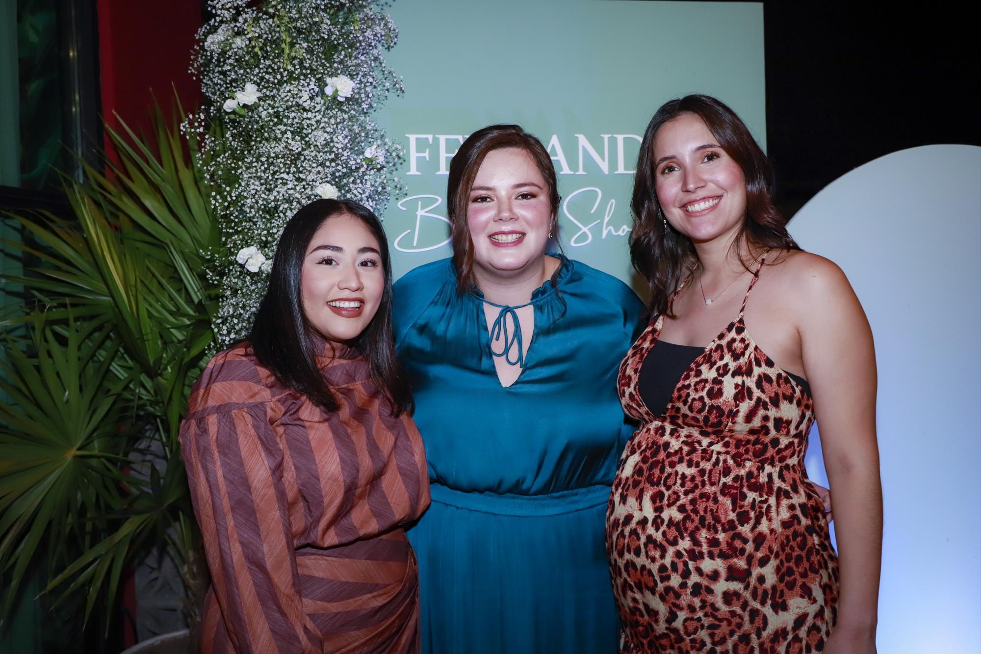 $!Gessy Cázarez y Ana Sofía Covarrubias con María Fernanda.
