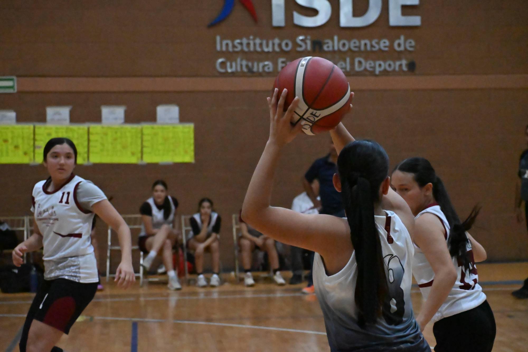 $!Divide Selección Mazatlán triunfos con Ahome, en el estatal de baloncesto