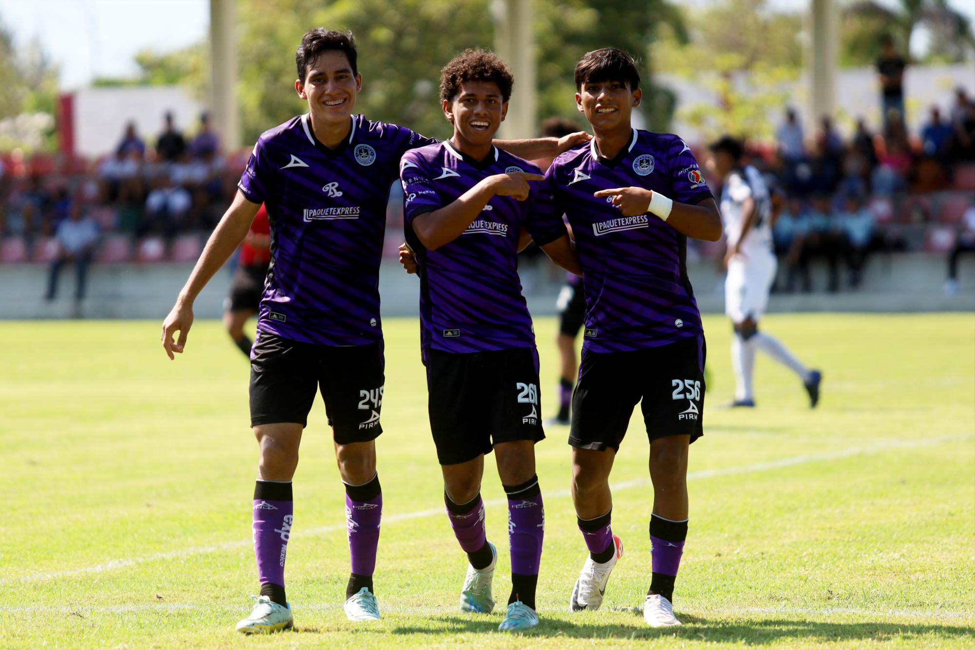 $!Juveniles del Mazatlán tienen festejo redondo ante Gallos