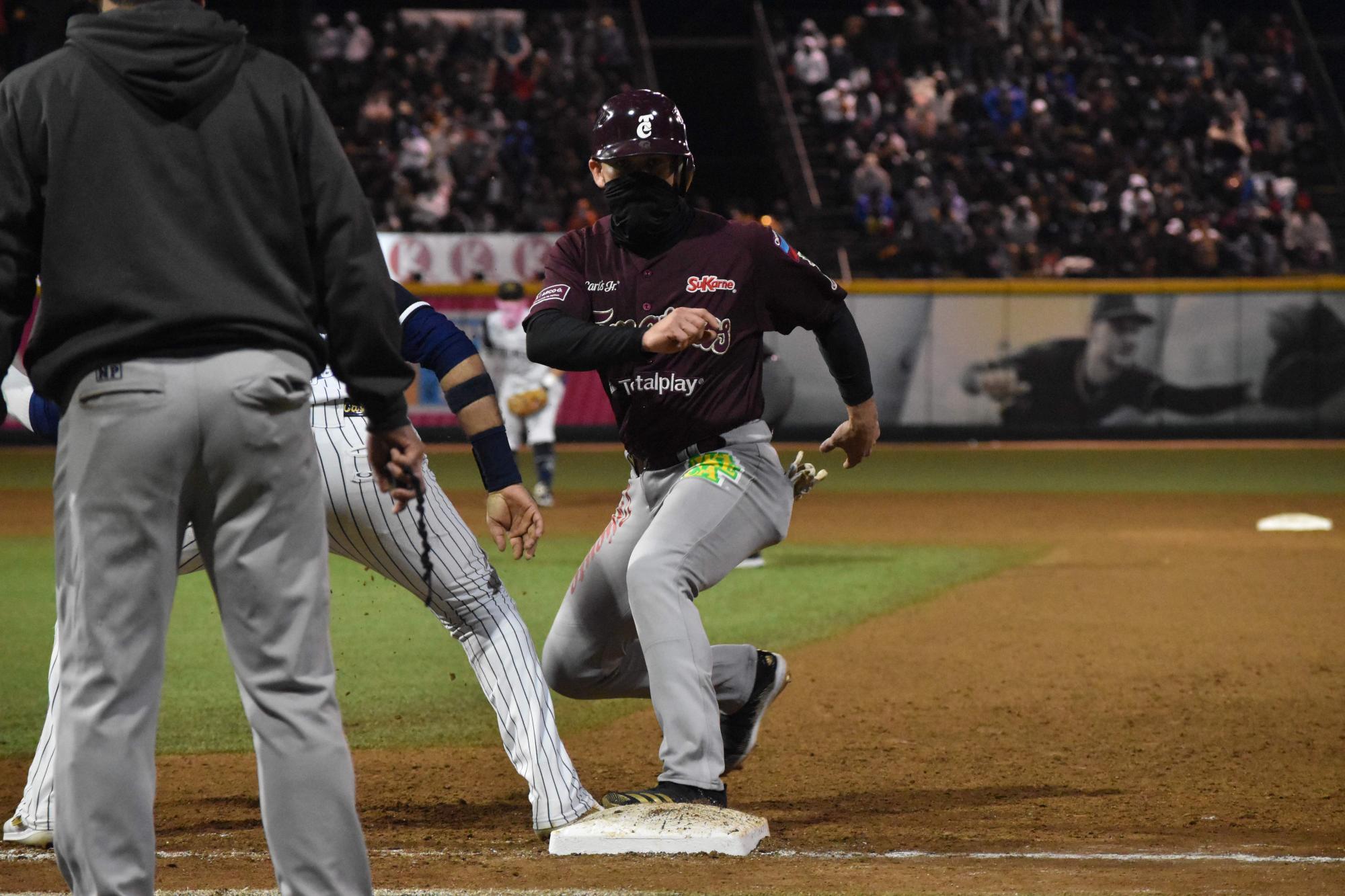 $!Algodoneros se impone a Tomateros en electrizante encuentro y empata la serie semifinal