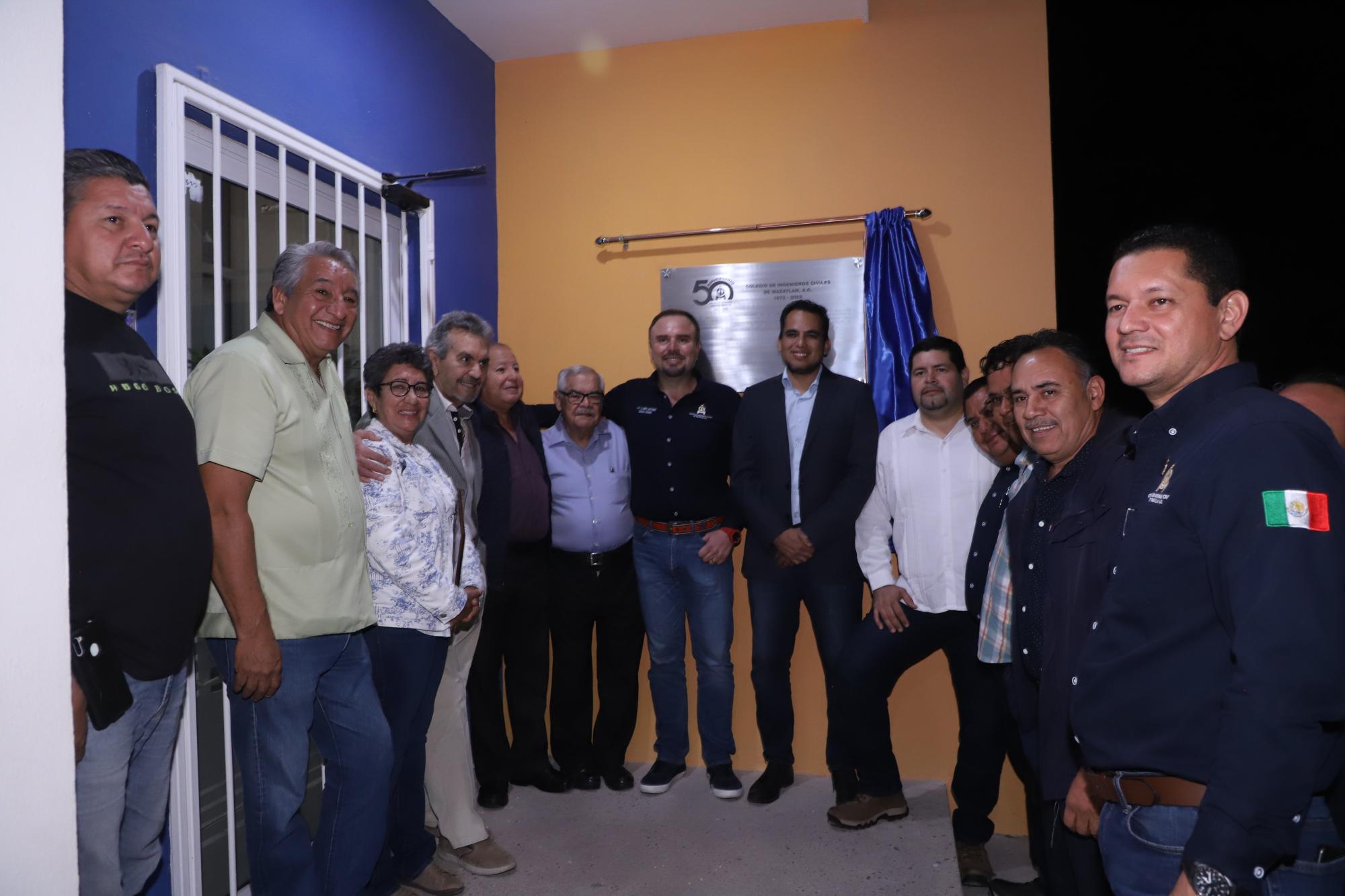 $!Develación de placa por el 50 aniversario del Colegio de Ingenieros Civiles de Mazatlán A. C.