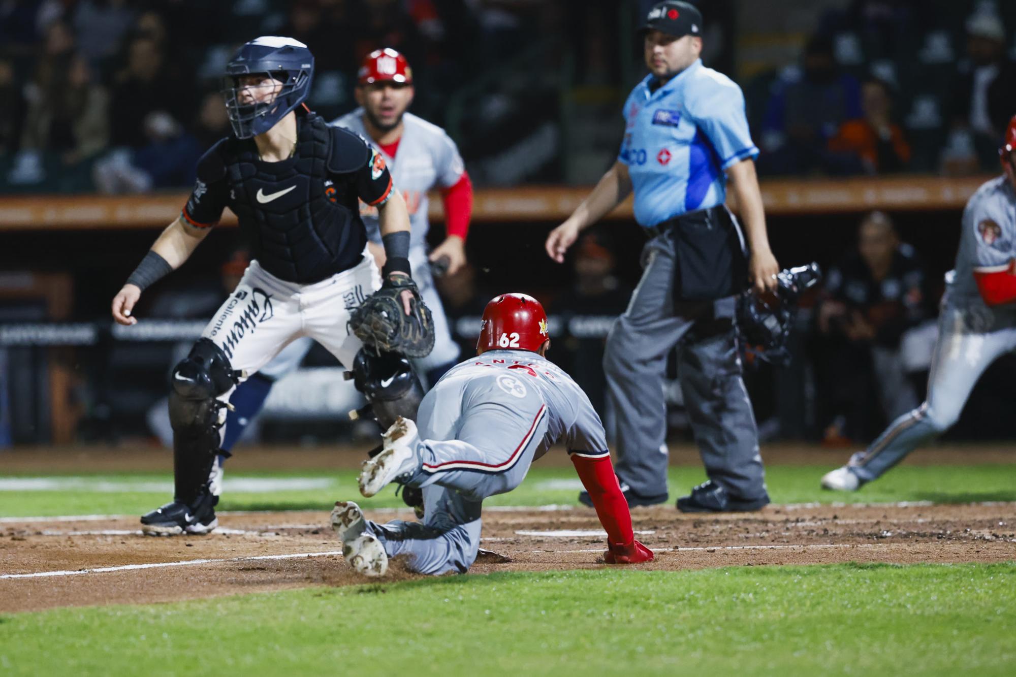 $!Naranjeros caza a los Águilas en el primero de la serie